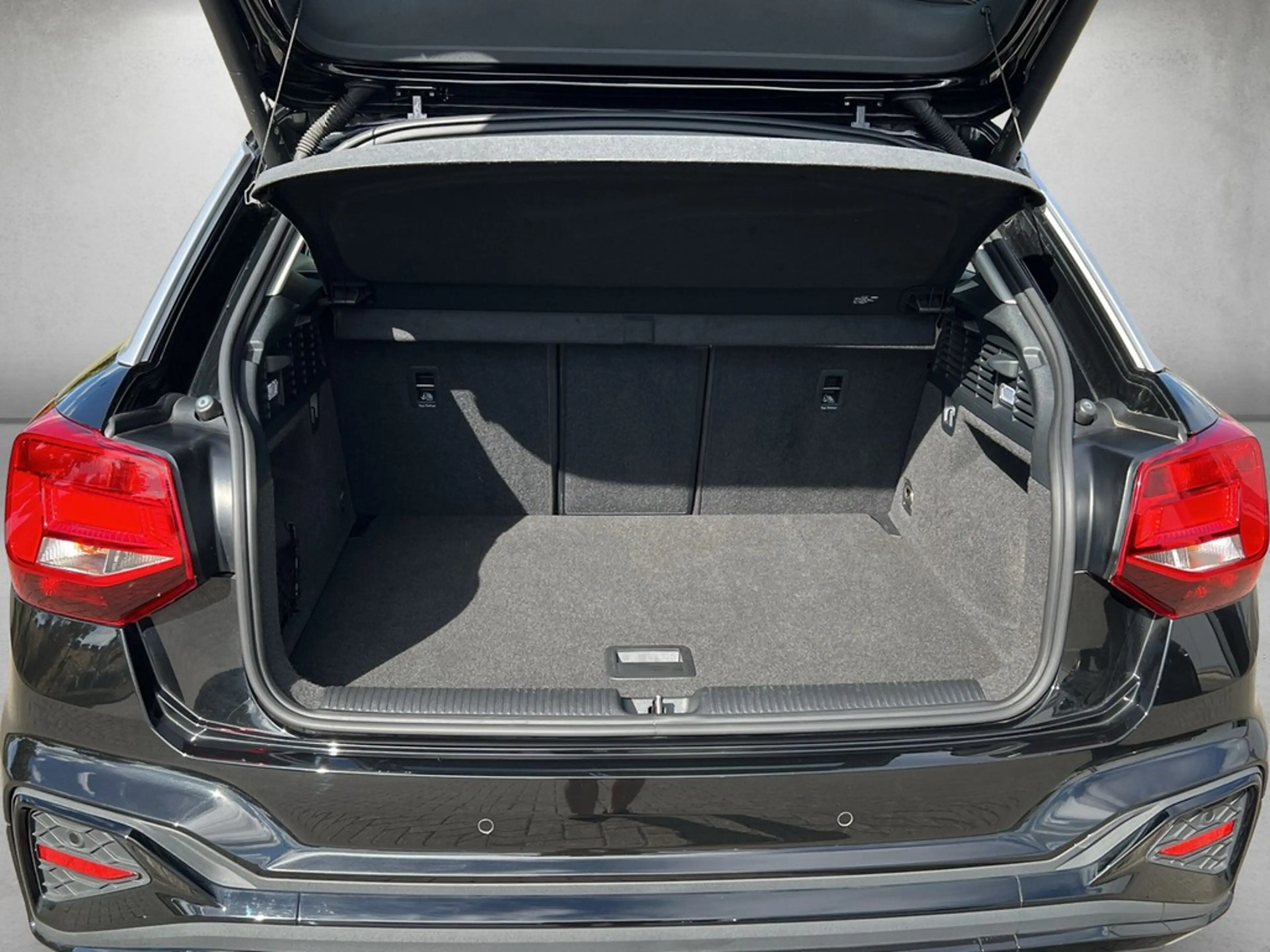 Audi Q2 S line 30 TDI S tronic *Navi*Kamera* — photo 5