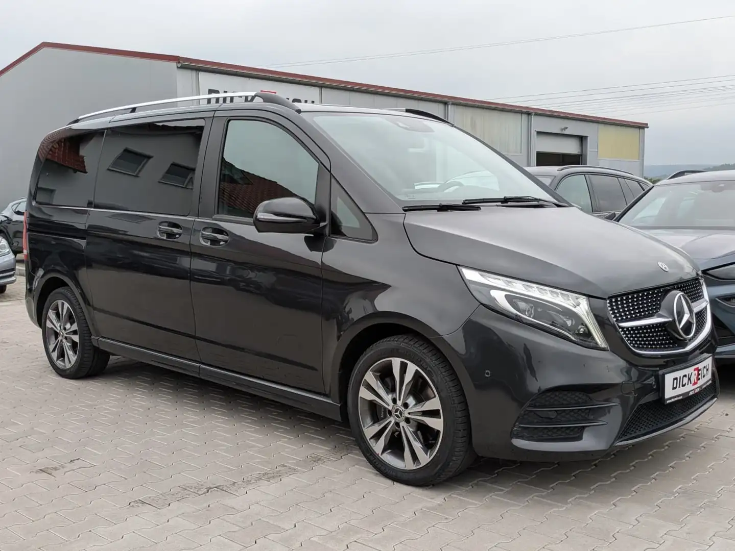 Mercedes-Benz V 250 d AMG kompakt LED*DISTR*AHK*7-Si.*MBUX+APP Grau - 1