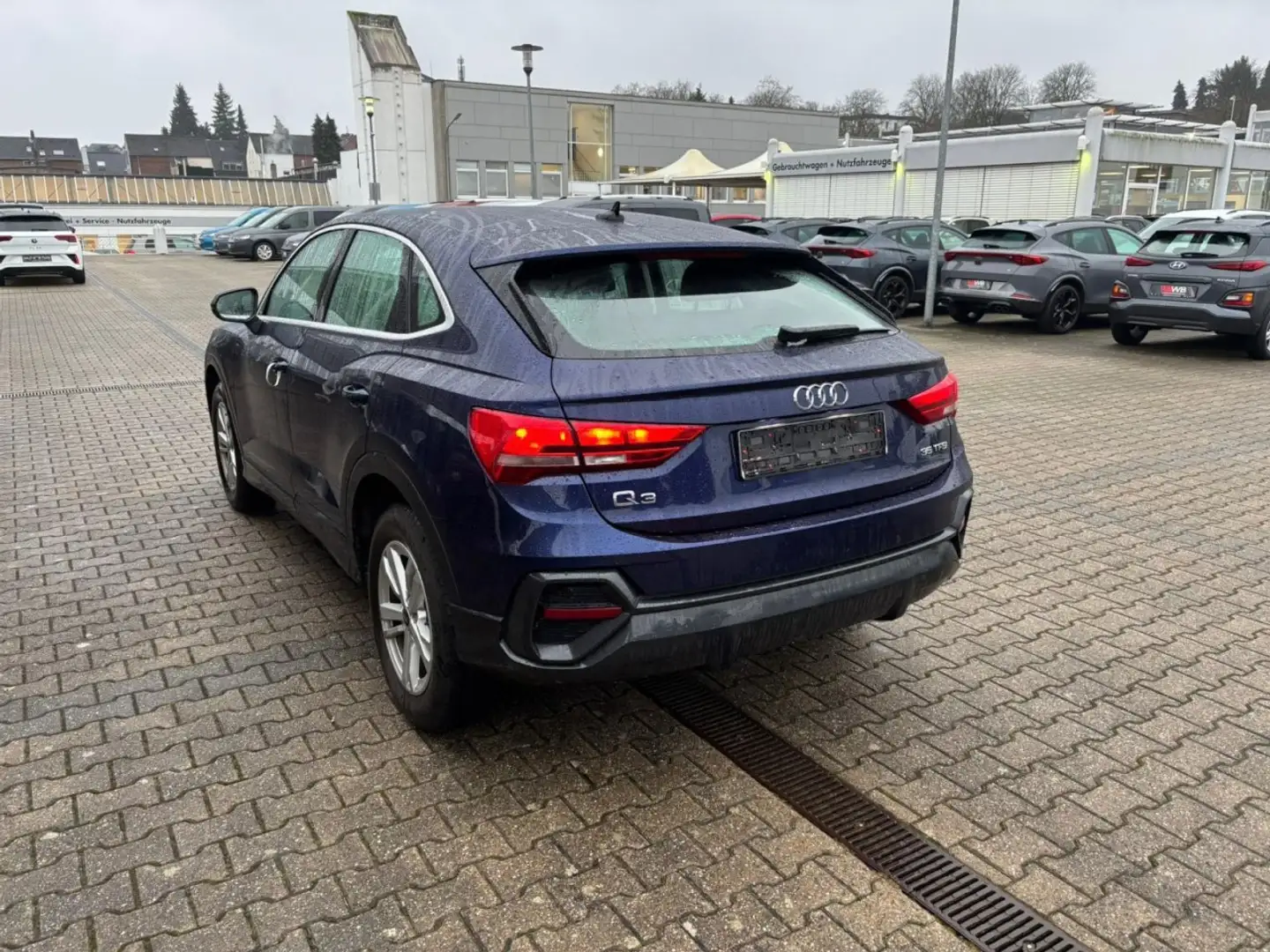 Audi Q3 Sportback 35 TFSI S-tronic Klima Einparkhilfe Blau - 2