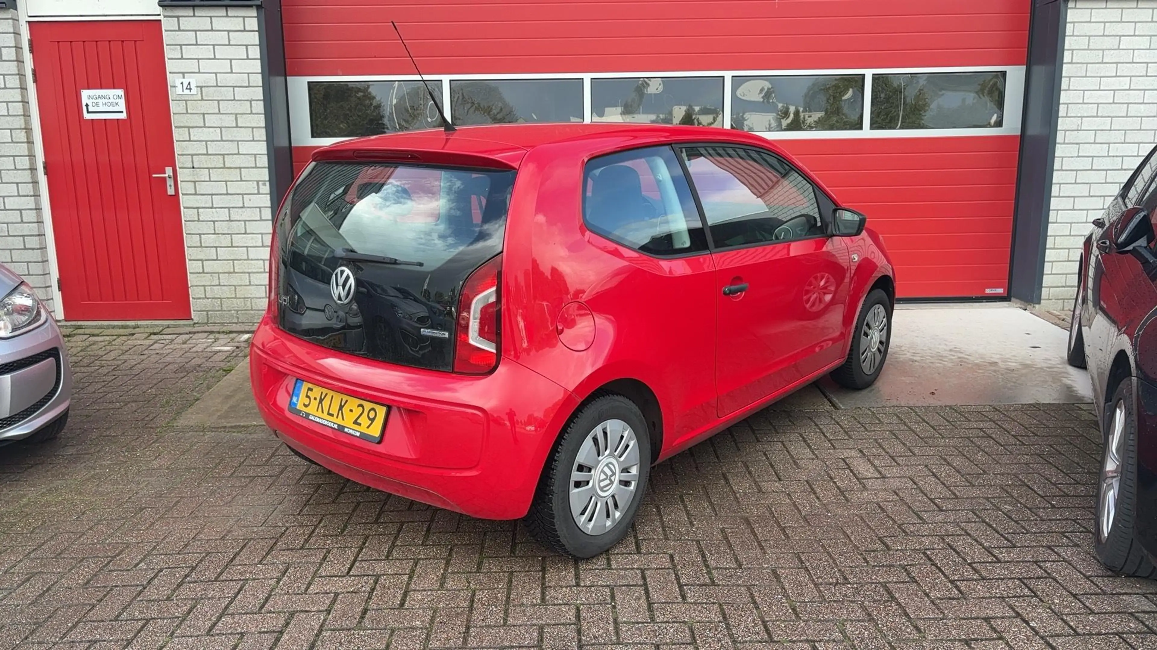 Volkswagen up! 1.0 easy up! BlueMotion DEALER OH / AIRCO / NL-AUT — photo 2