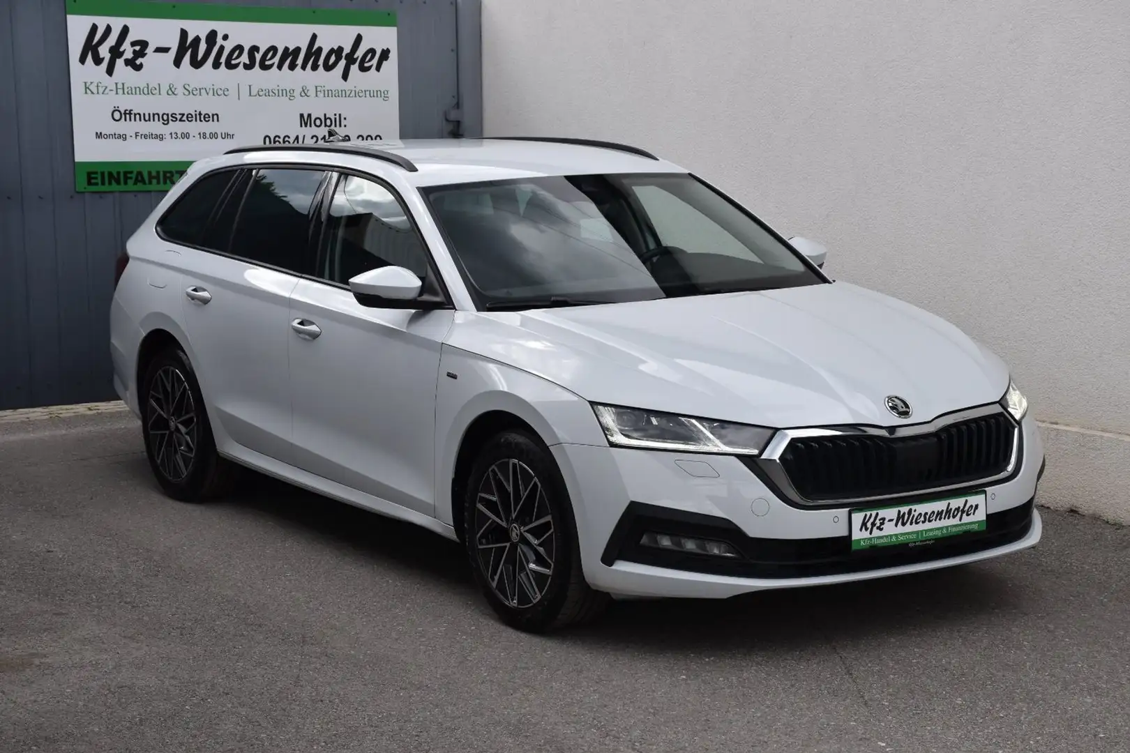 Skoda Octavia 2.0 TDI DSG Ambition / Anhängerkupplung / Service Weiß - 1