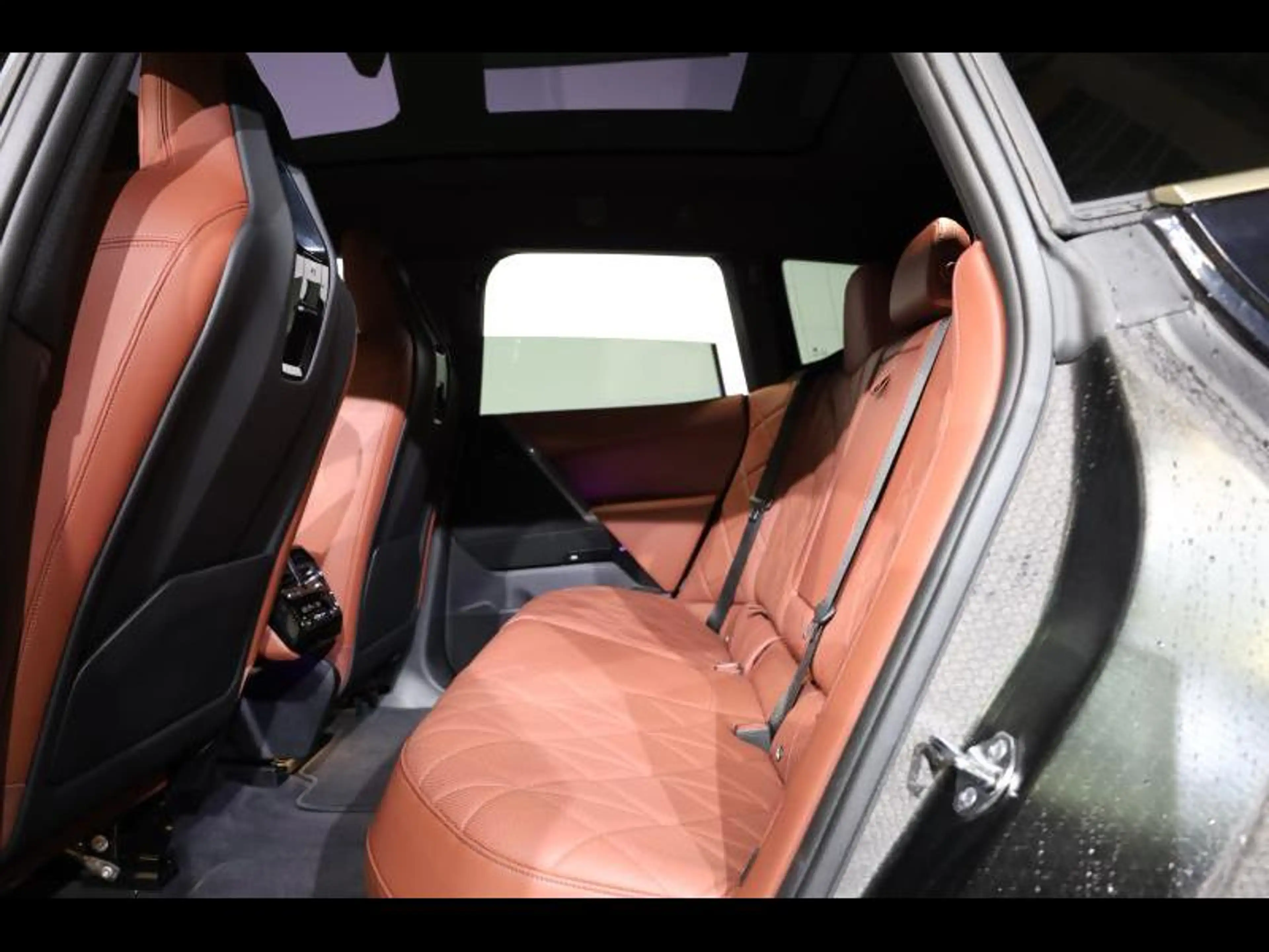 BMW iX xDrive60 Kit M Sport — photo 10