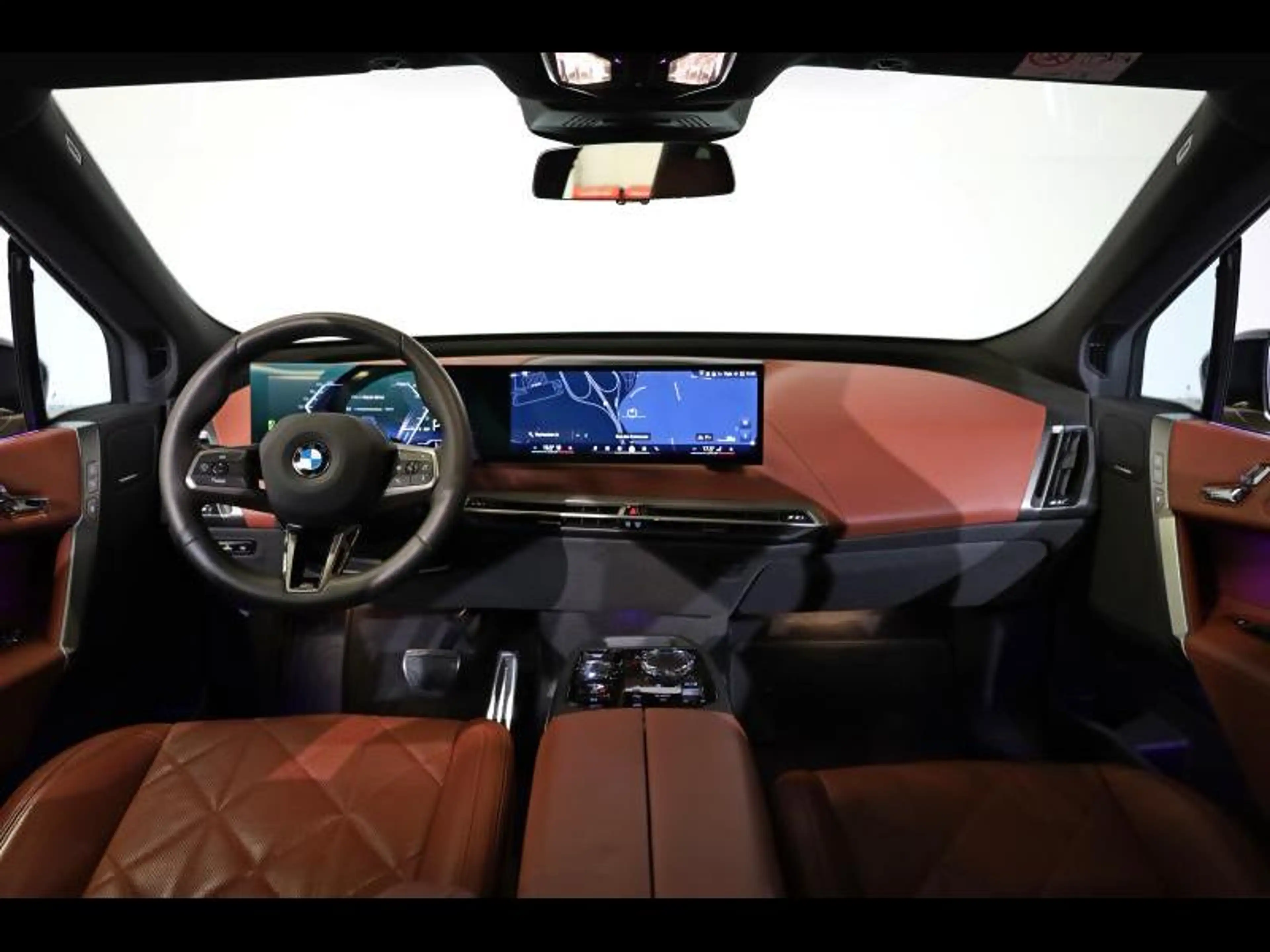 BMW iX xDrive60 Kit M Sport — photo 7