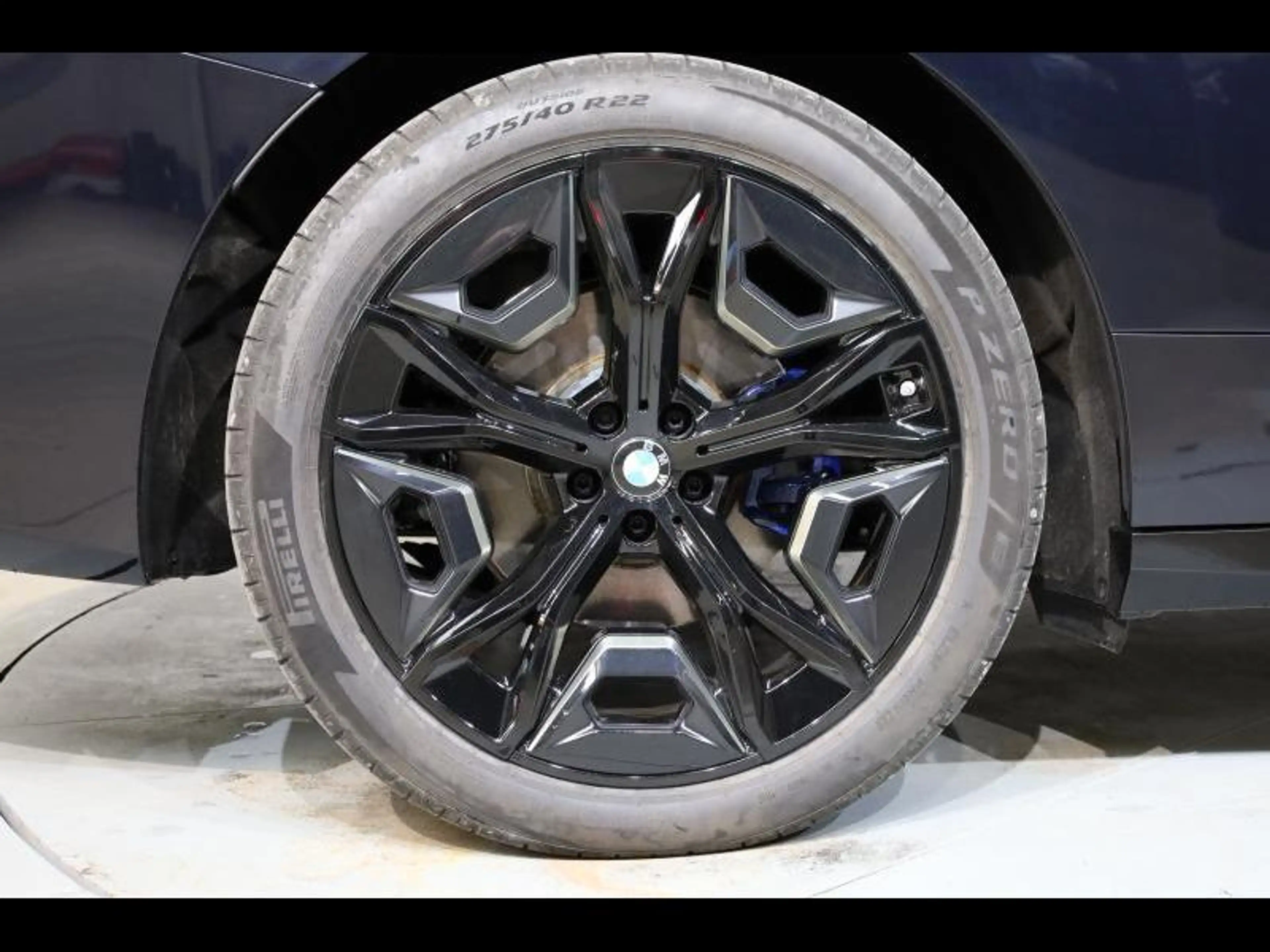 BMW iX xDrive60 Kit M Sport — photo 8