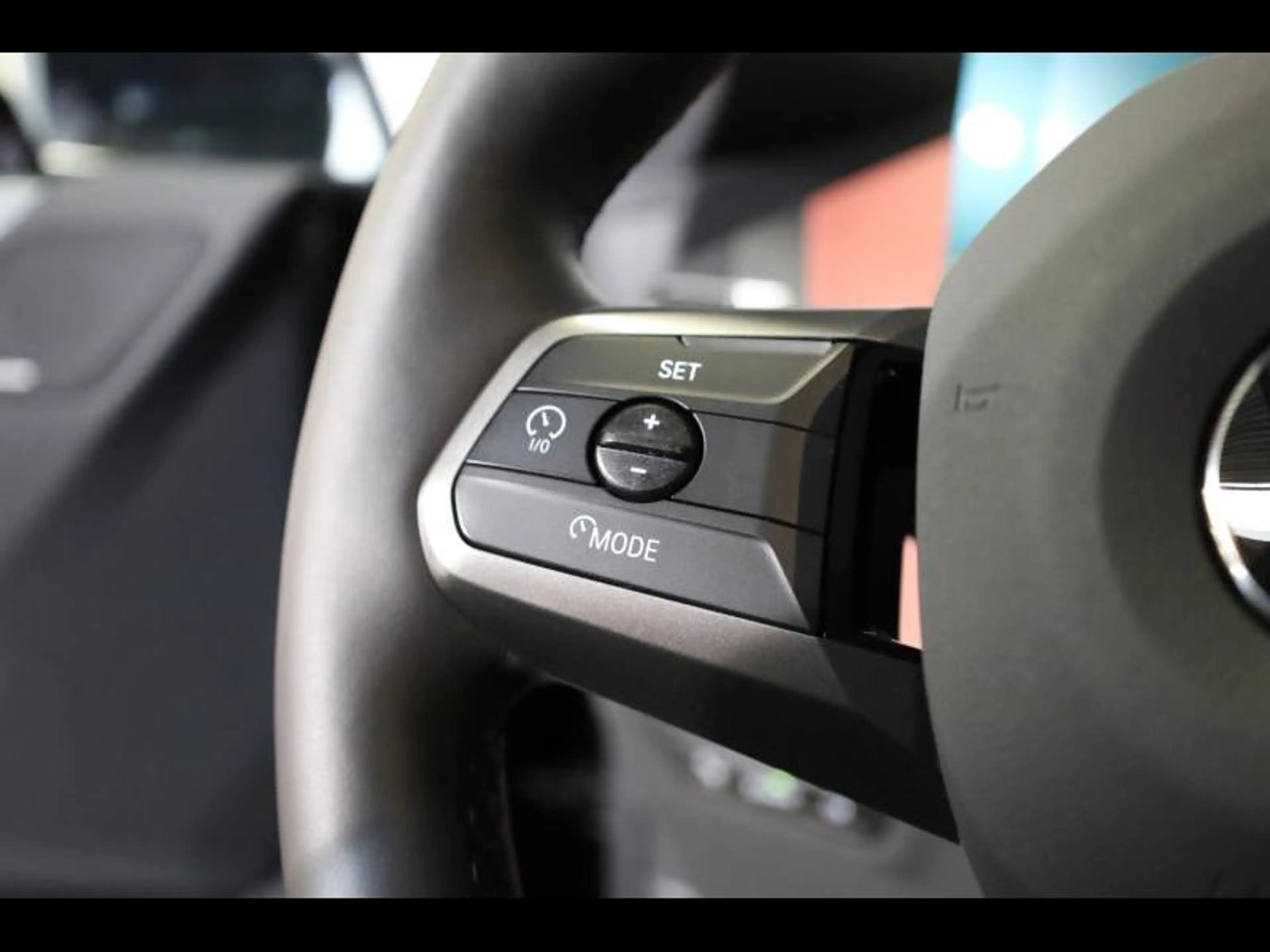BMW iX xDrive60 Kit M Sport — photo 13