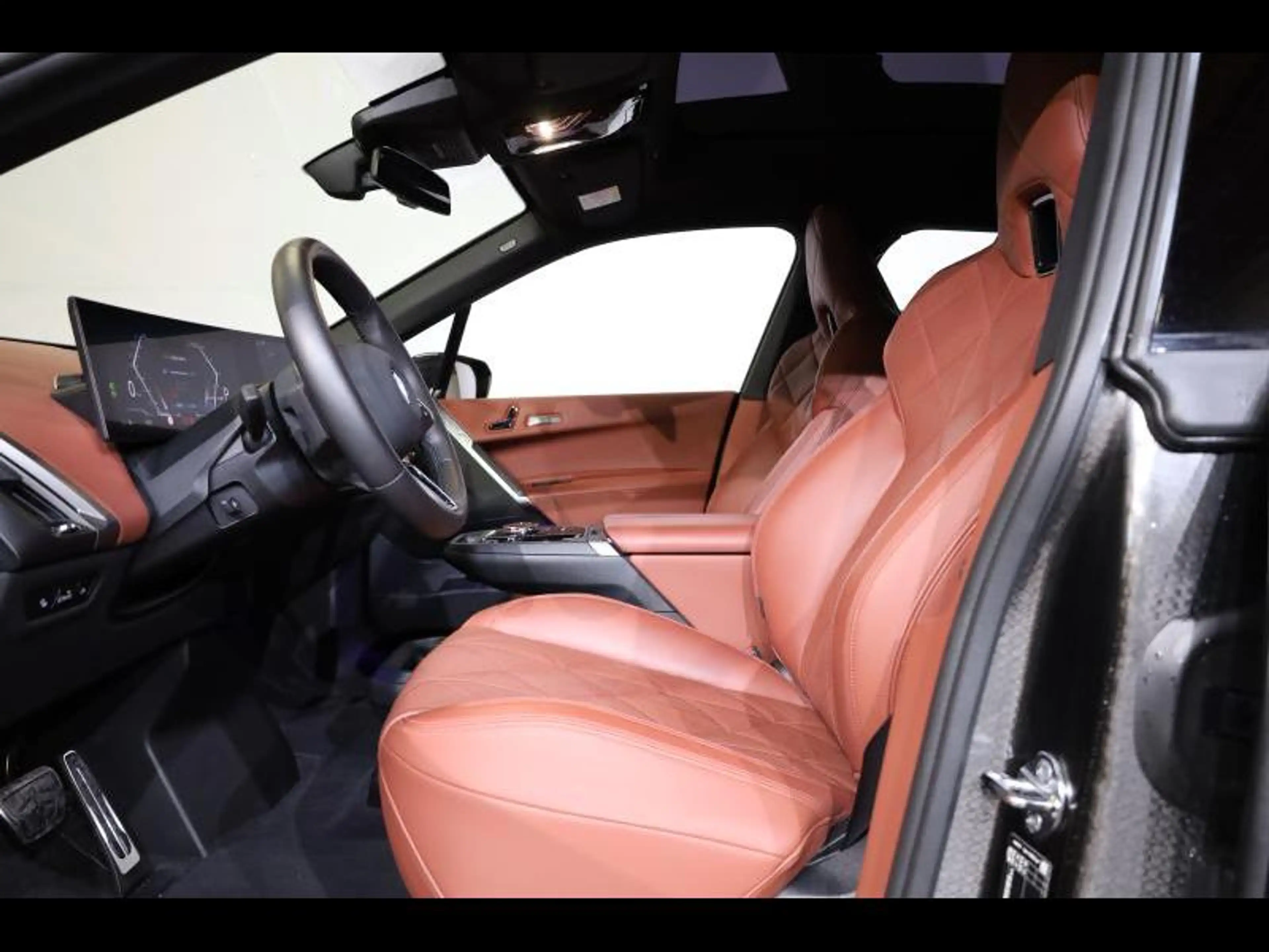 BMW iX xDrive60 Kit M Sport — photo 9