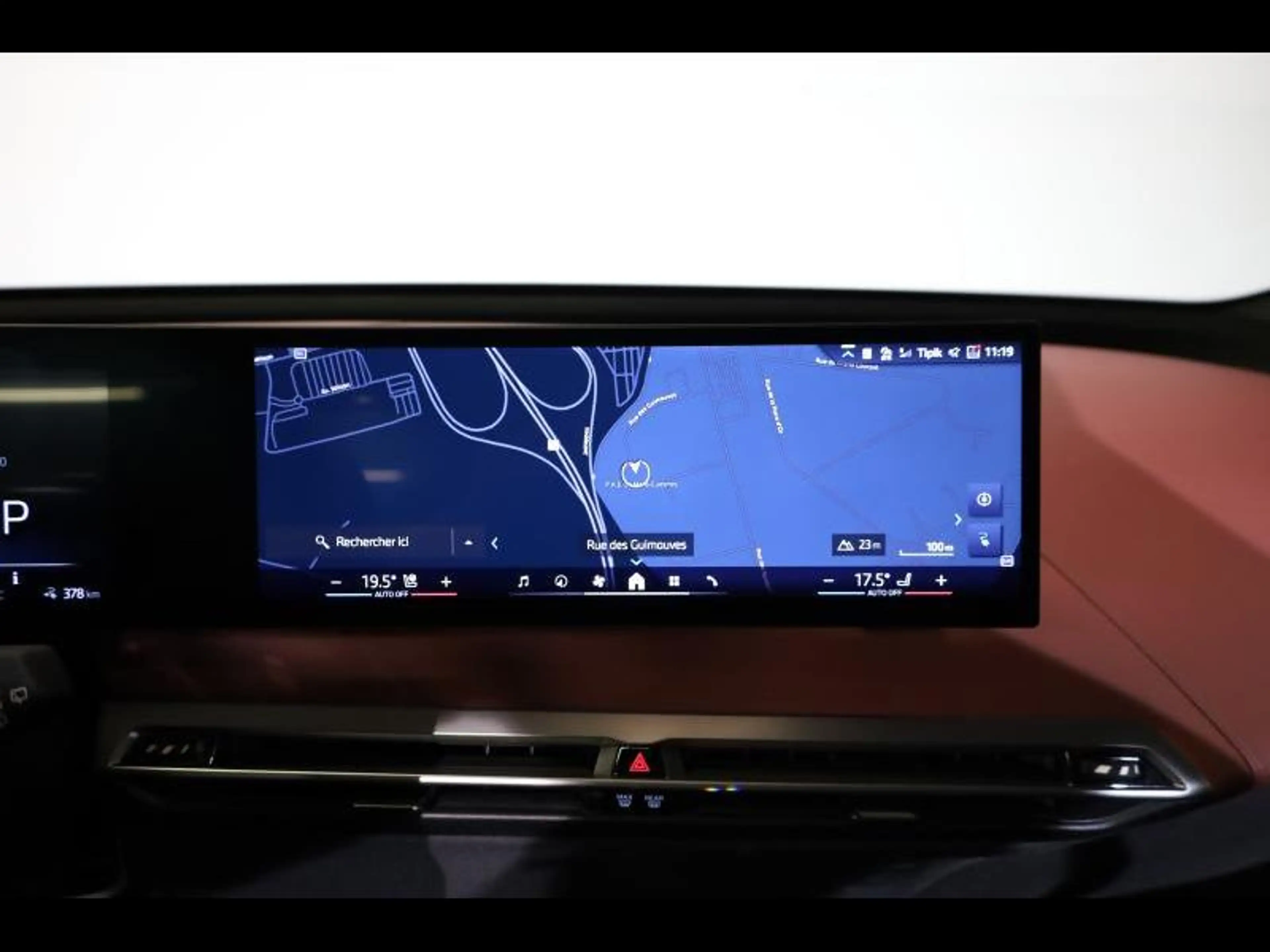BMW iX xDrive60 Kit M Sport — photo 11