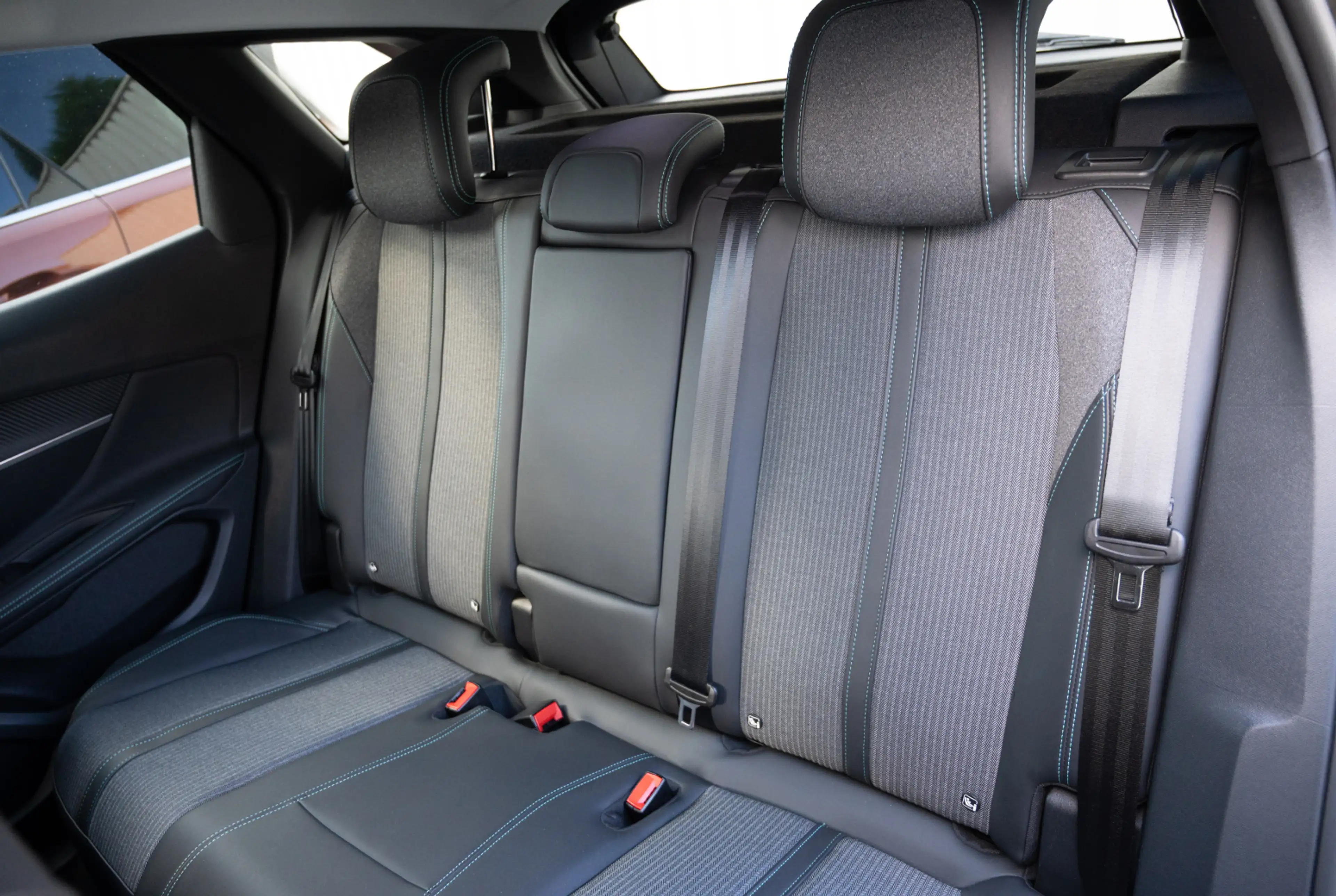 Peugeot 3008 Allure Plug-In-Hybrid 225 e-EAT8 *OBC-7,4kW*NAVI* *INVENTUR-SALE* — photo 7
