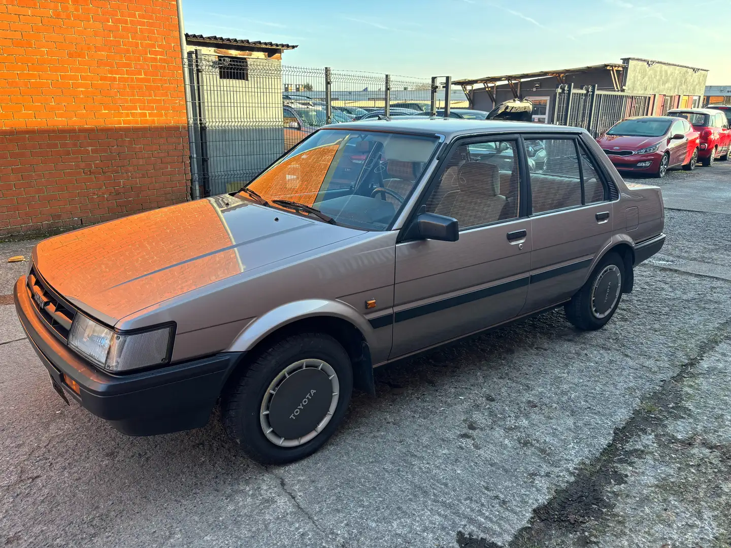 Toyota Corolla 1.3 magnifique corolla! prête à imatriculer! Braun - 2