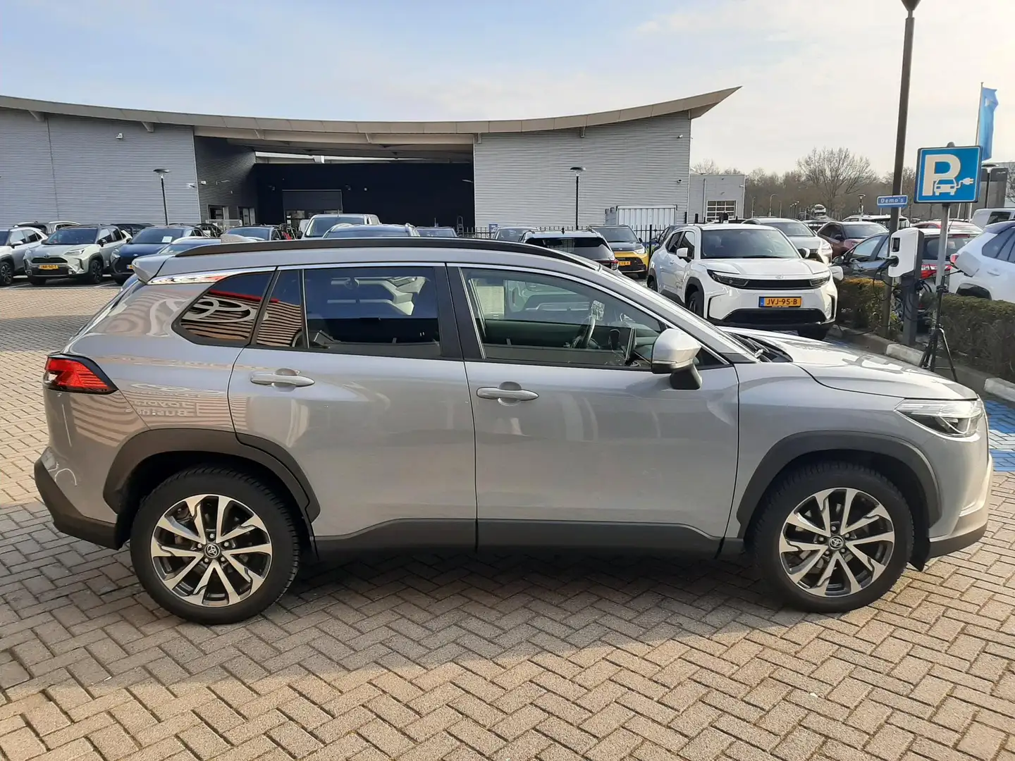 Toyota Corolla Cross 2.0 High Power Hybrid First Edition BLIND-SPOT ELE Gris - 2