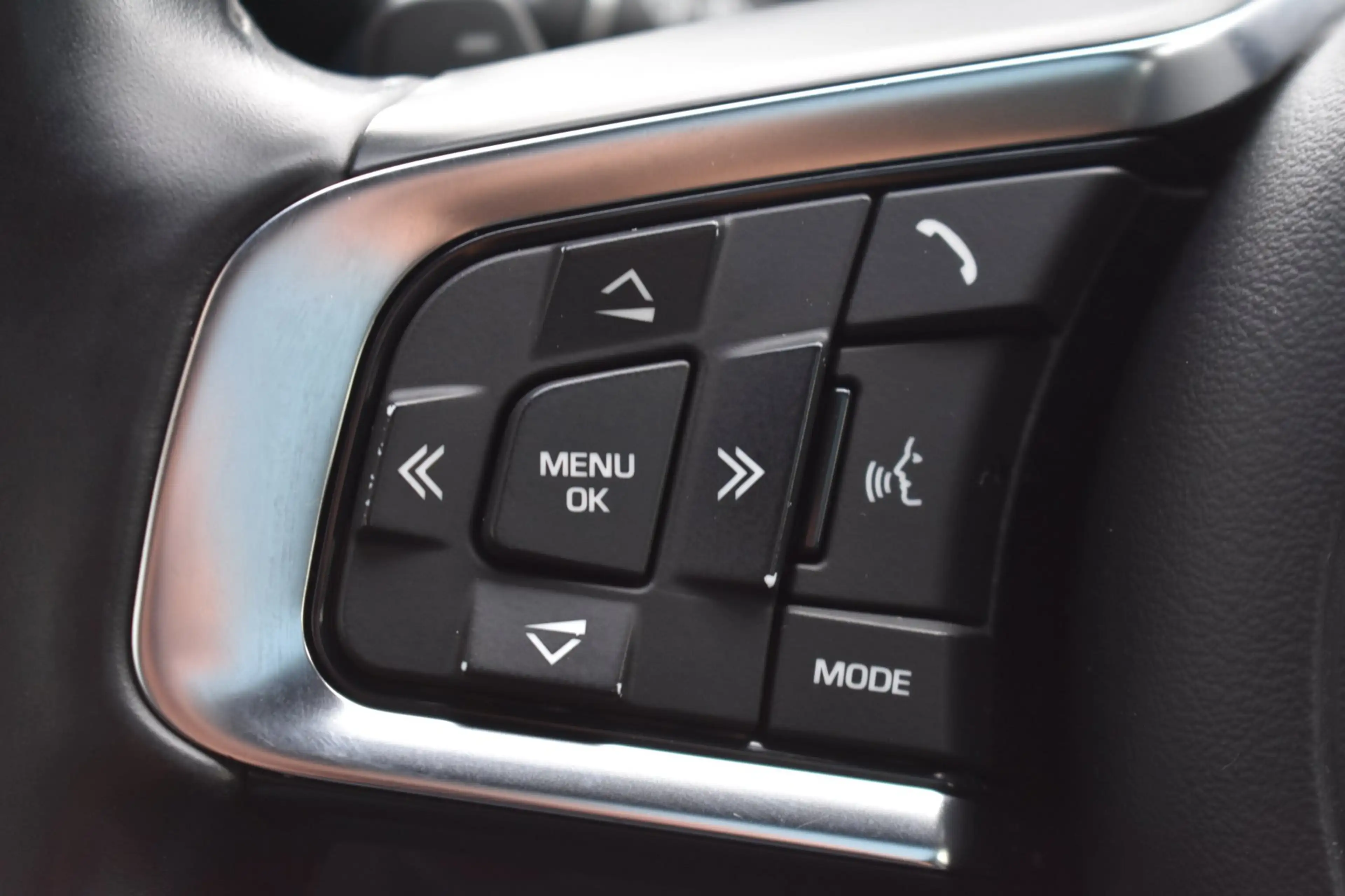 Jaguar E-Pace 2.0 D180 AWD First Edition '18 LED Pano Leder Navi — photo 16