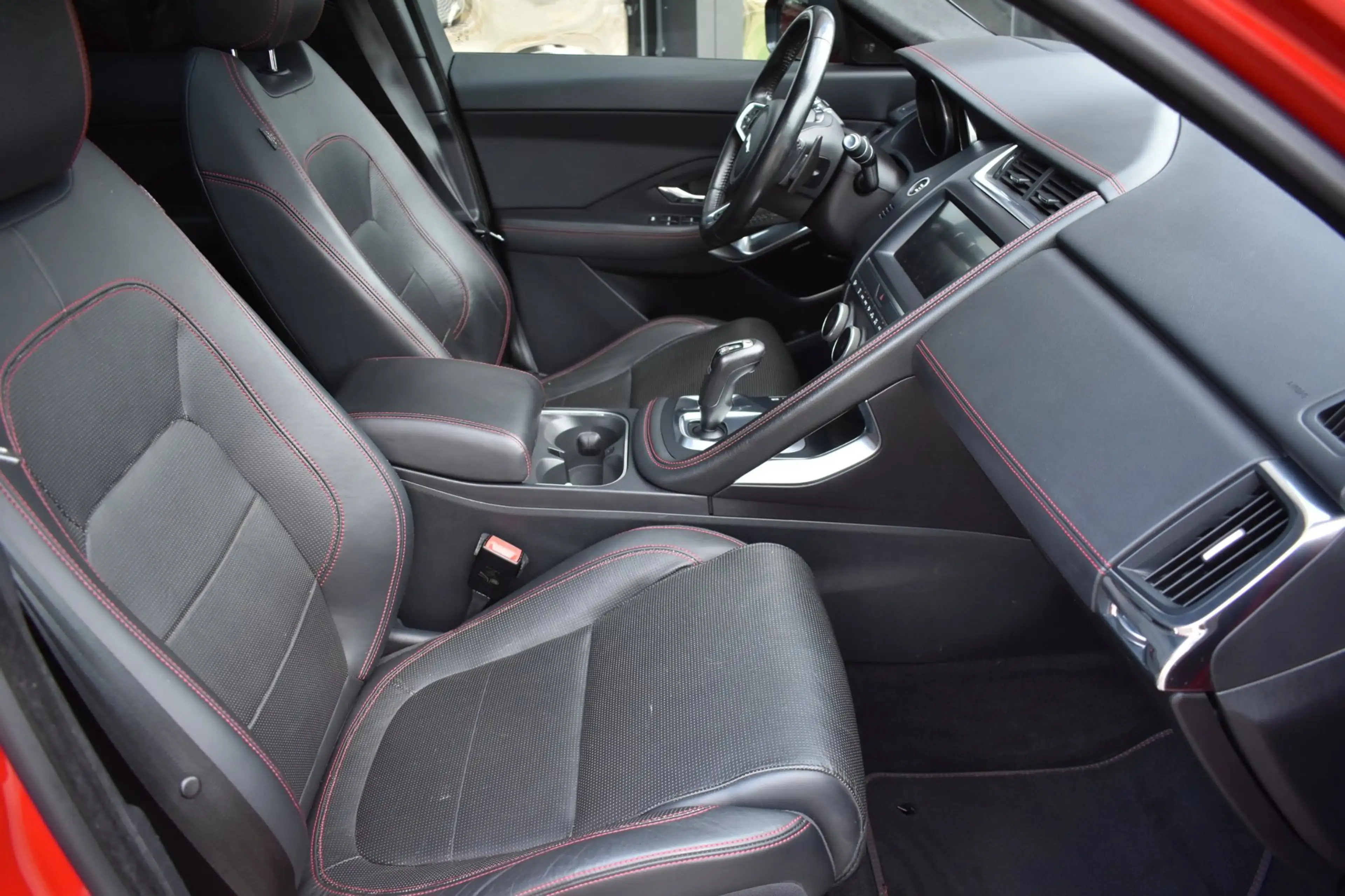 Jaguar E-Pace 2.0 D180 AWD First Edition '18 LED Pano Leder Navi — photo 4