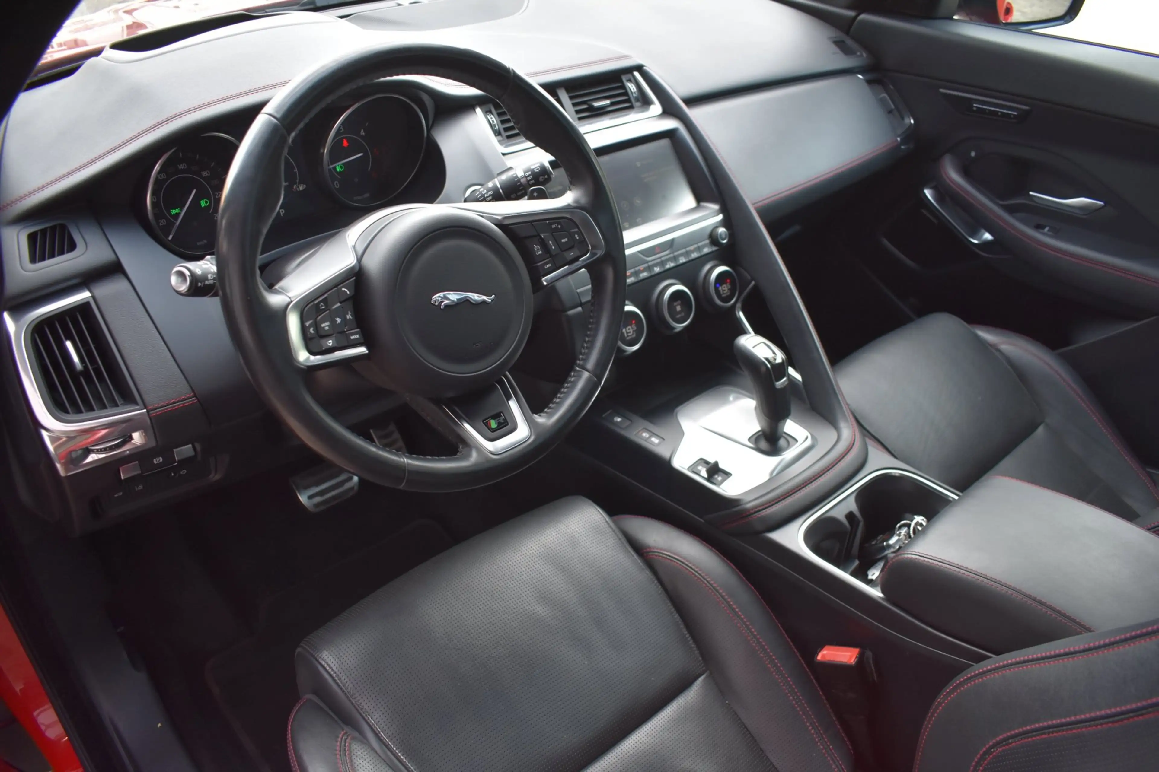 Jaguar E-Pace 2.0 D180 AWD First Edition '18 LED Pano Leder Navi — photo 6
