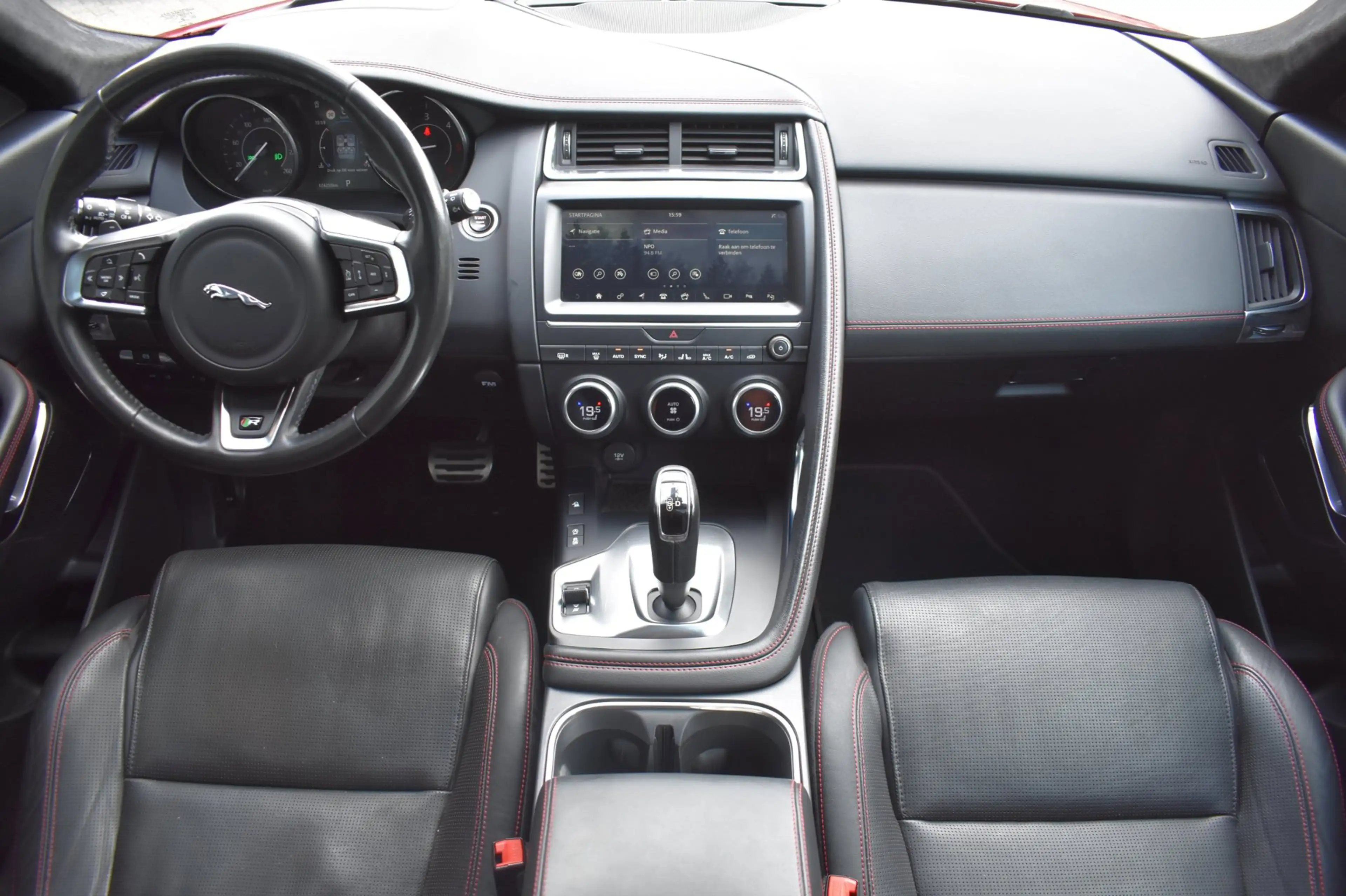 Jaguar E-Pace 2.0 D180 AWD First Edition '18 LED Pano Leder Navi — photo 2