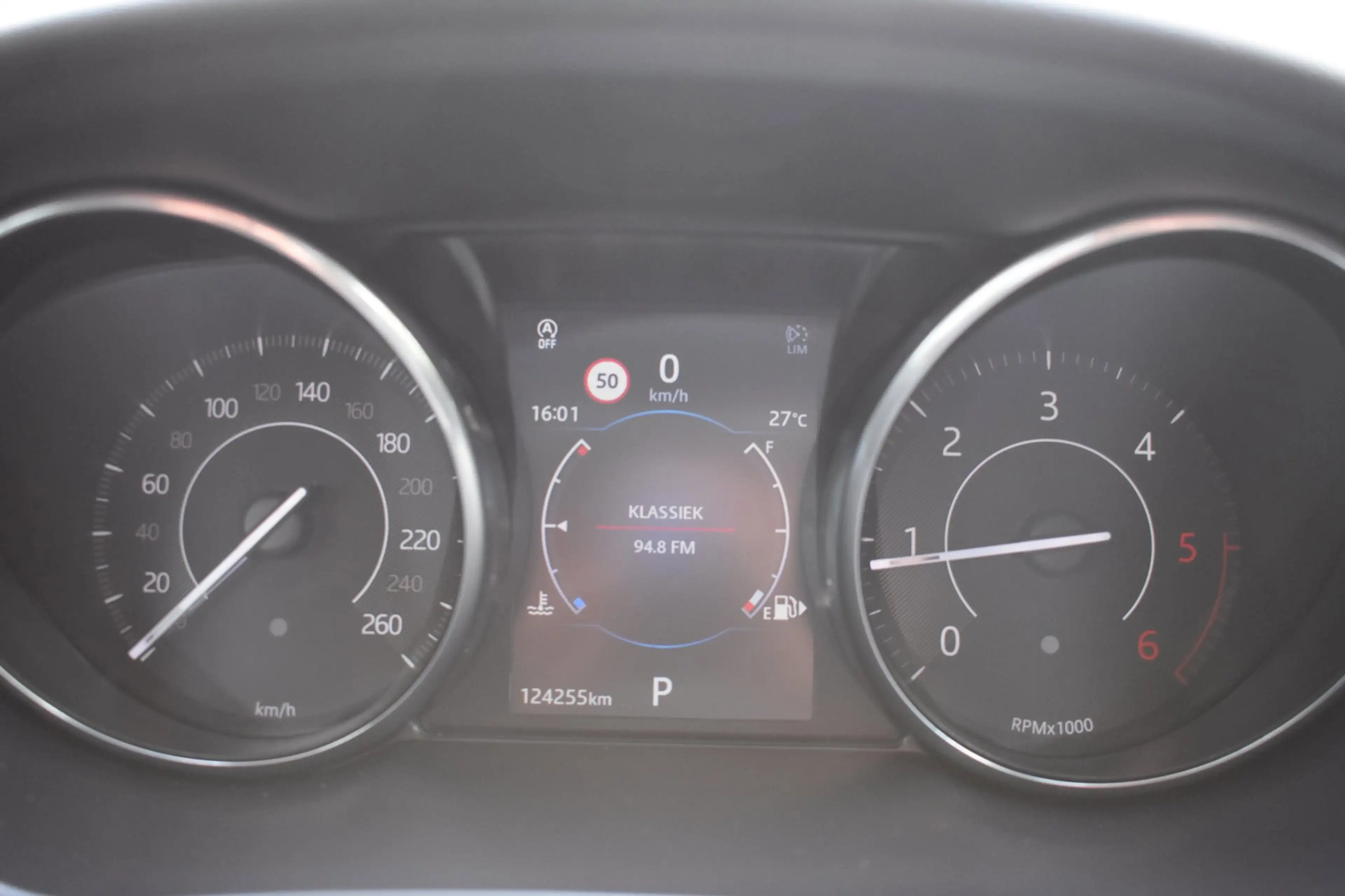 Jaguar E-Pace 2.0 D180 AWD First Edition '18 LED Pano Leder Navi — photo 20