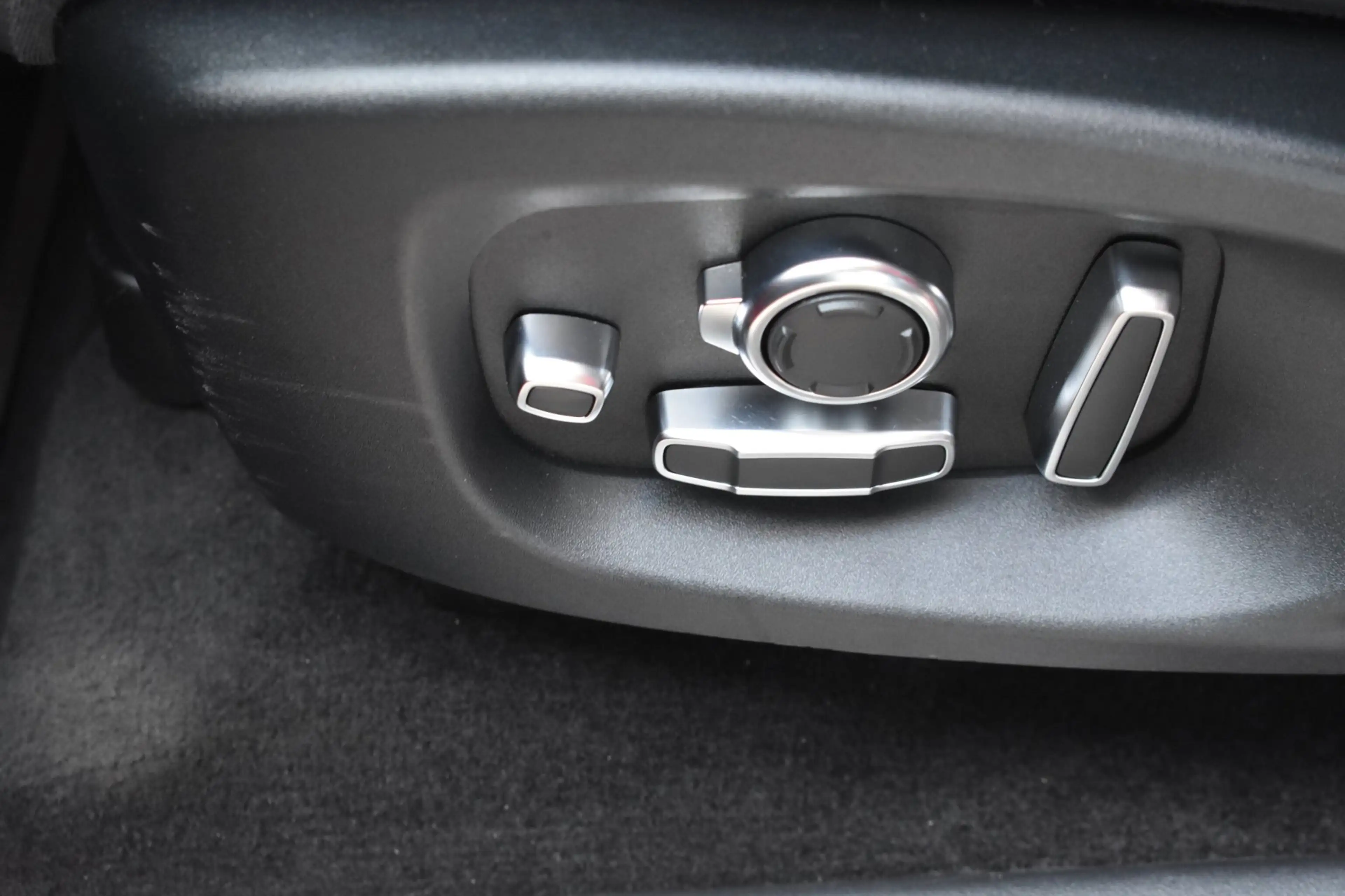 Jaguar E-Pace 2.0 D180 AWD First Edition '18 LED Pano Leder Navi — photo 13
