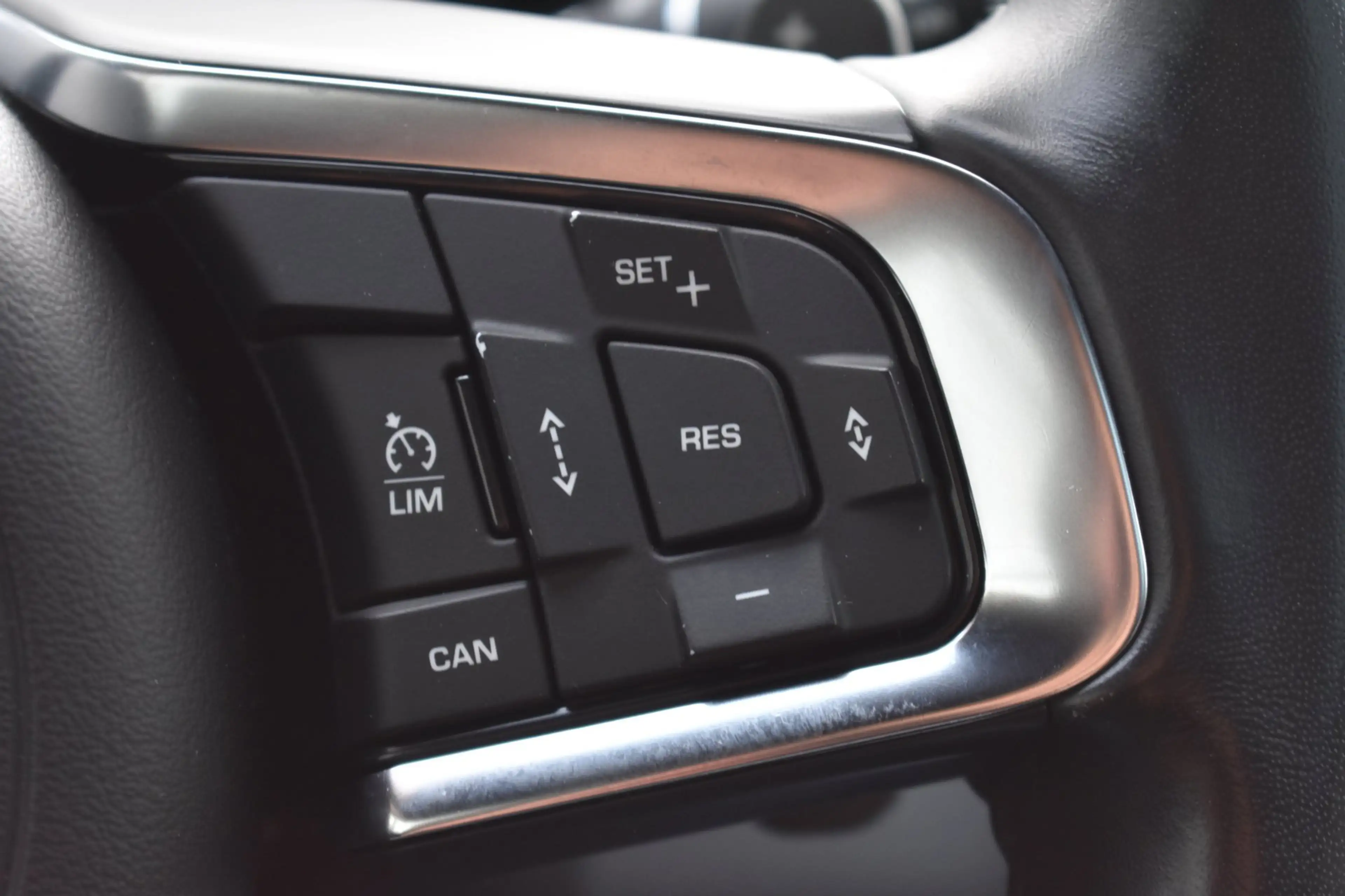 Jaguar E-Pace 2.0 D180 AWD First Edition '18 LED Pano Leder Navi — photo 17