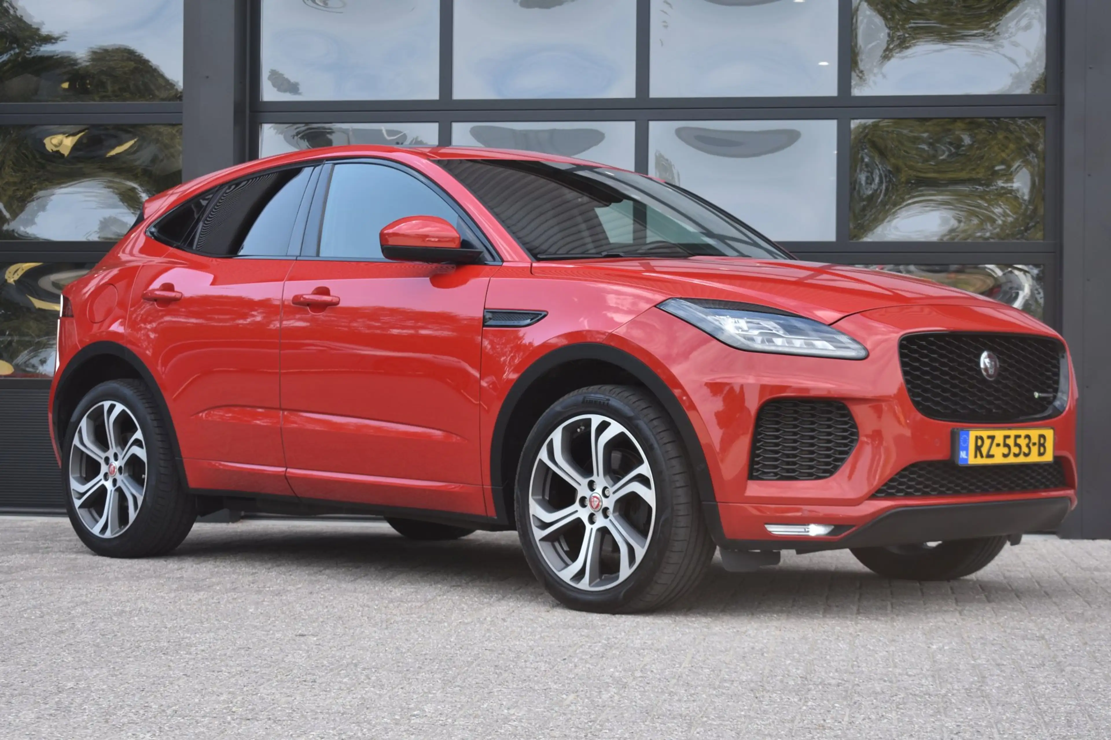 Jaguar E-Pace 2.0 D180 AWD First Edition '18 LED Pano Leder Navi — photo 8