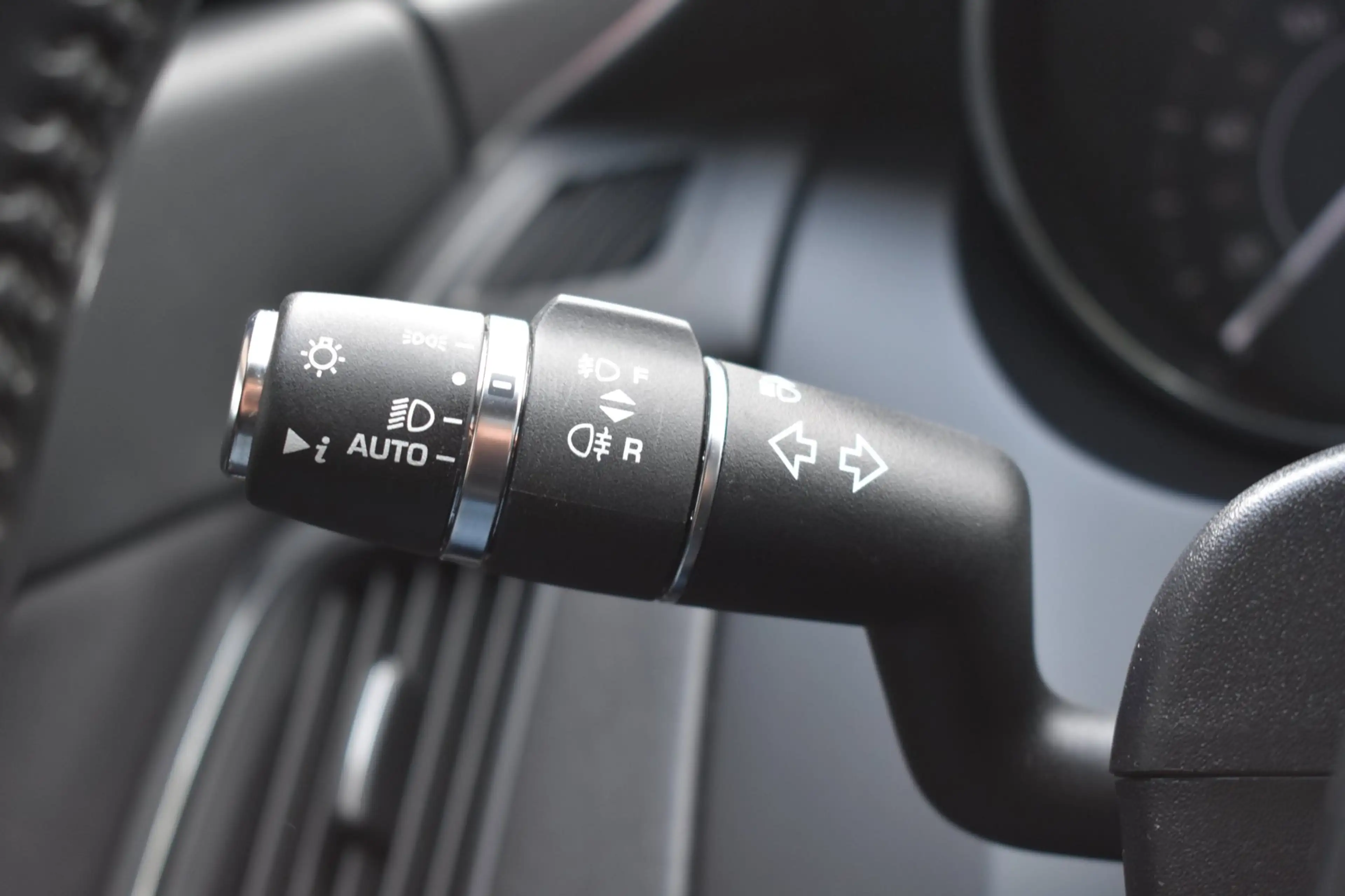 Jaguar E-Pace 2.0 D180 AWD First Edition '18 LED Pano Leder Navi — photo 21