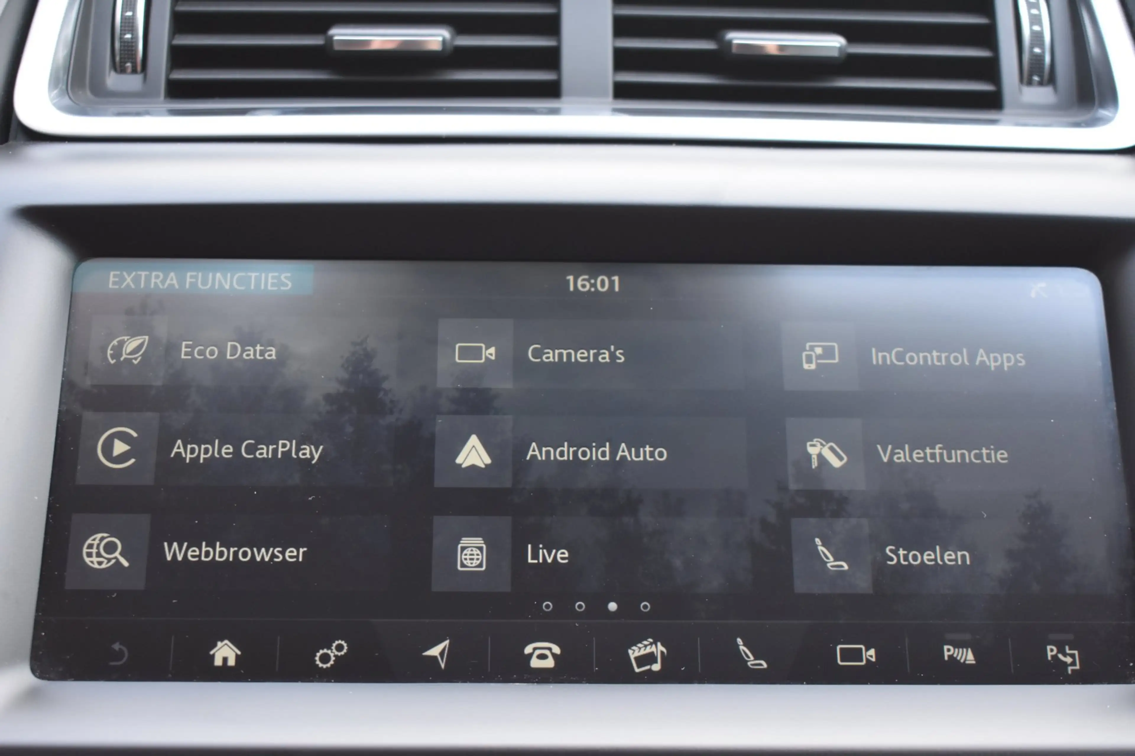 Jaguar E-Pace 2.0 D180 AWD First Edition '18 LED Pano Leder Navi — photo 30