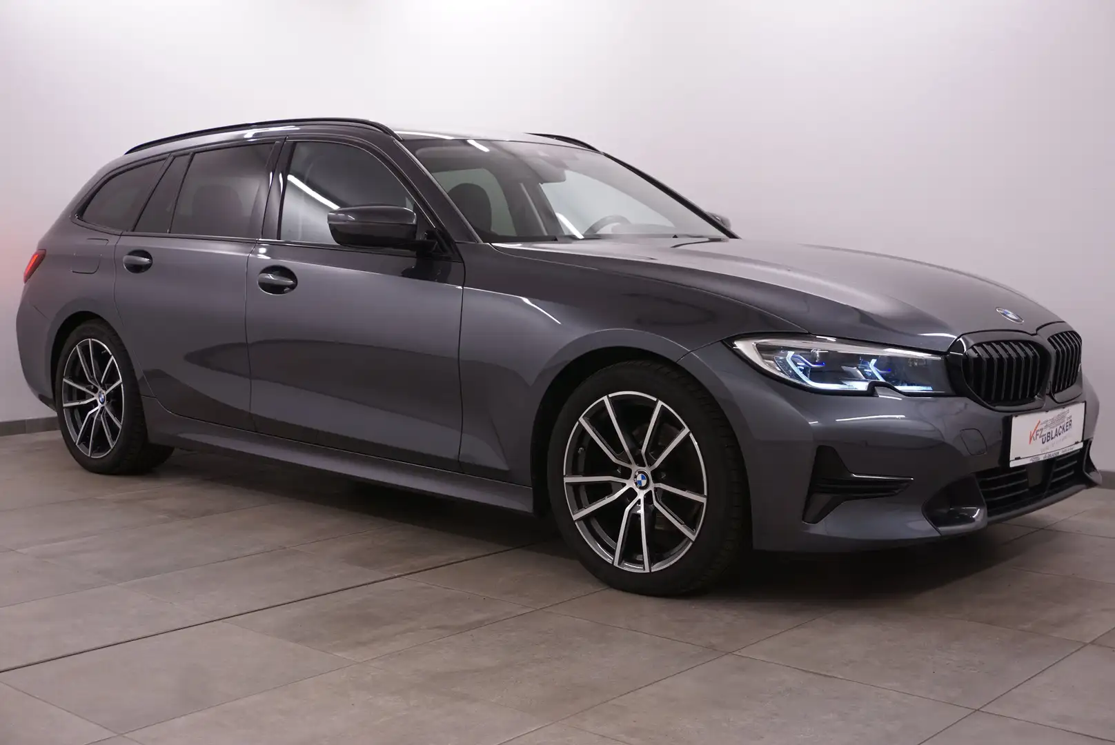BMW 320 d Sport Line // harman kardon // AHK // ACC // Grijs - 1