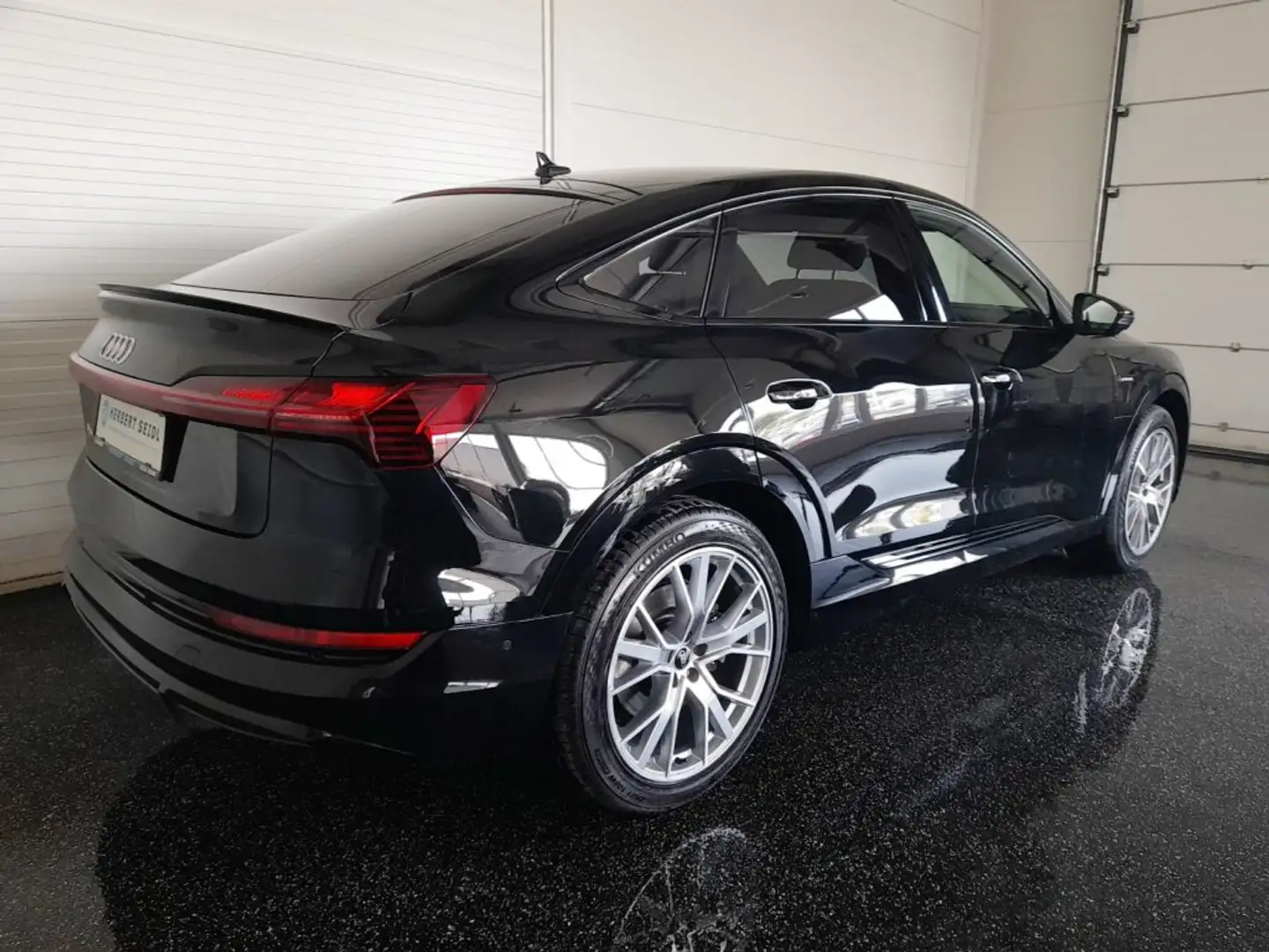 Audi e-tron SB 50 quattro S-LINE BLACK *NP: € 103.306,- / LEDER / MATRIX-LED / 21 ZOLL / HEAD-UP / ASS PAKETE TOUR & STADT* Schwarz - 2