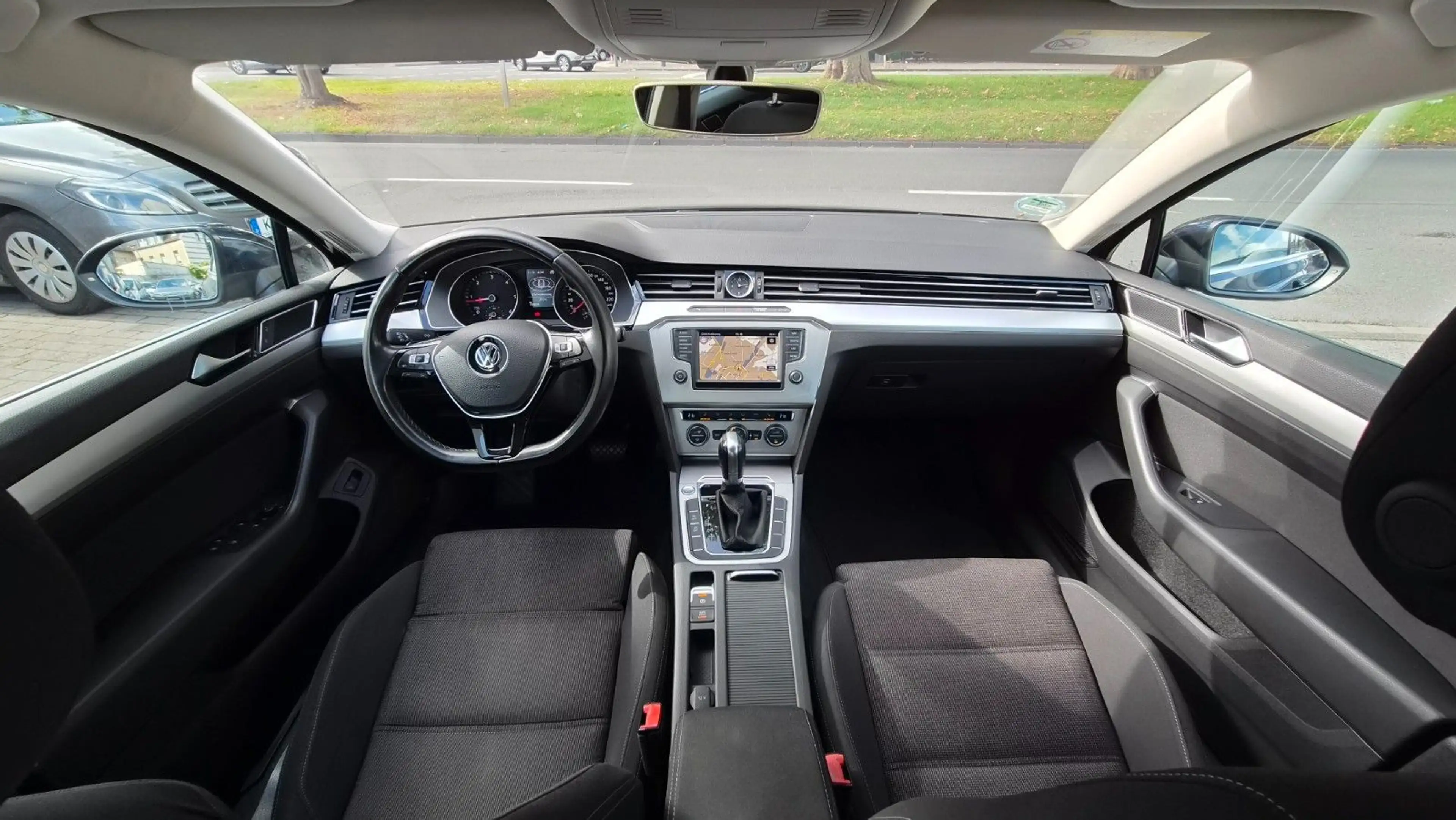 Volkswagen Passat Alltrack Passat 2.0 TDI Variant ACC+AHK+SHZ+NAVI — photo 16