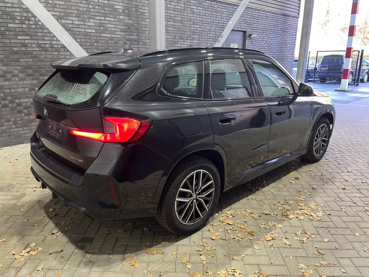 BMW X1 sDrive18i M-Sport | Shadow Line | Stoelverwarming Noir - 2