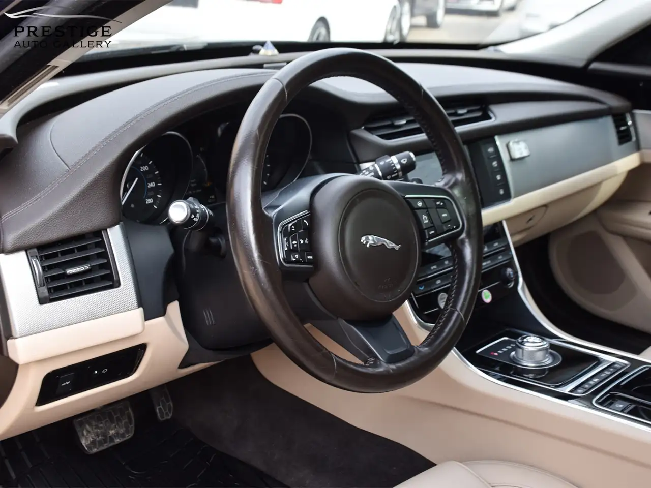 Jaguar XF снимка Jaguar XF