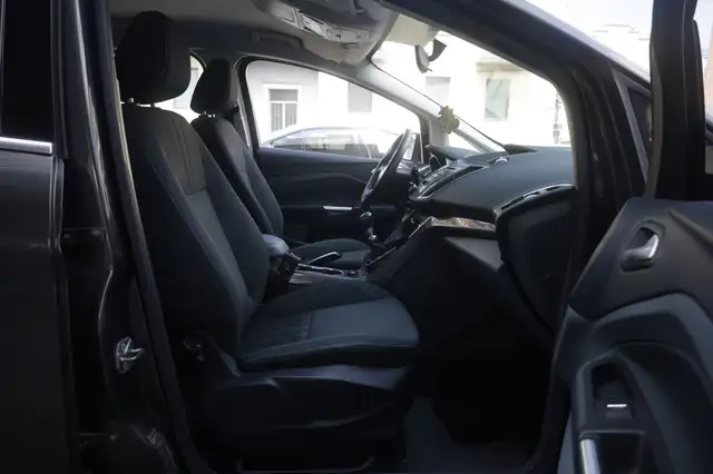 Ford C-Max view 10