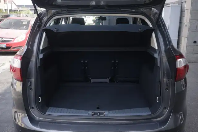 Ford C-Max view 18