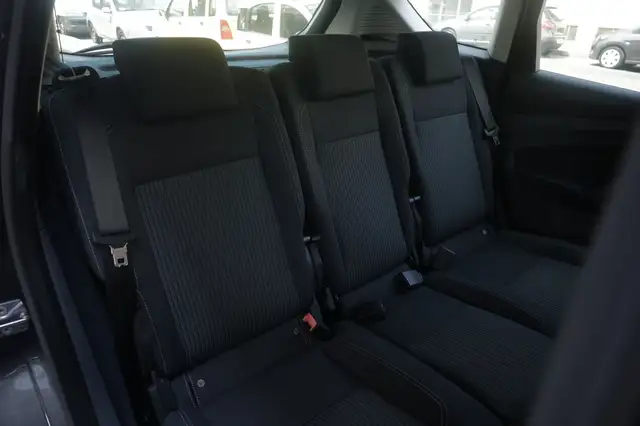 Ford C-Max view 12