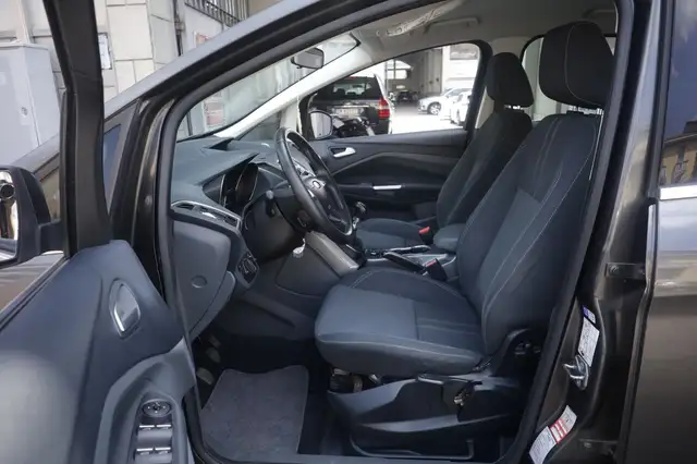 Ford C-Max view 17