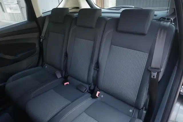 Ford C-Max view 3