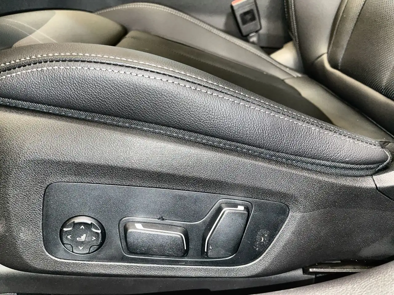 BMW 3 Series снимка BMW 3 Series