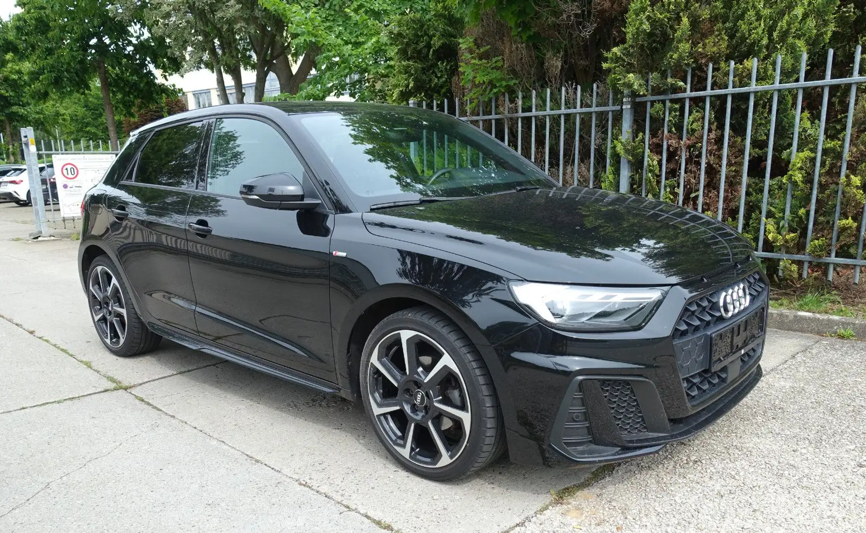 Audi A1 30 TFSI S line Sportback*VIRTUAL*LED*CarPlay Schwarz - 1