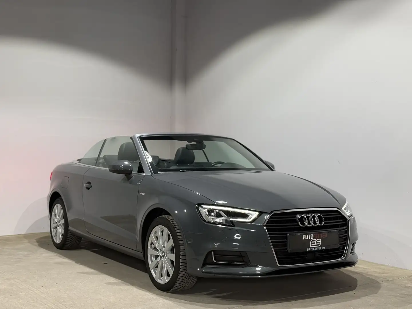 Audi A3 Cabriolet 2.0 TDI design DSG LED AHK PDC Gris - 1