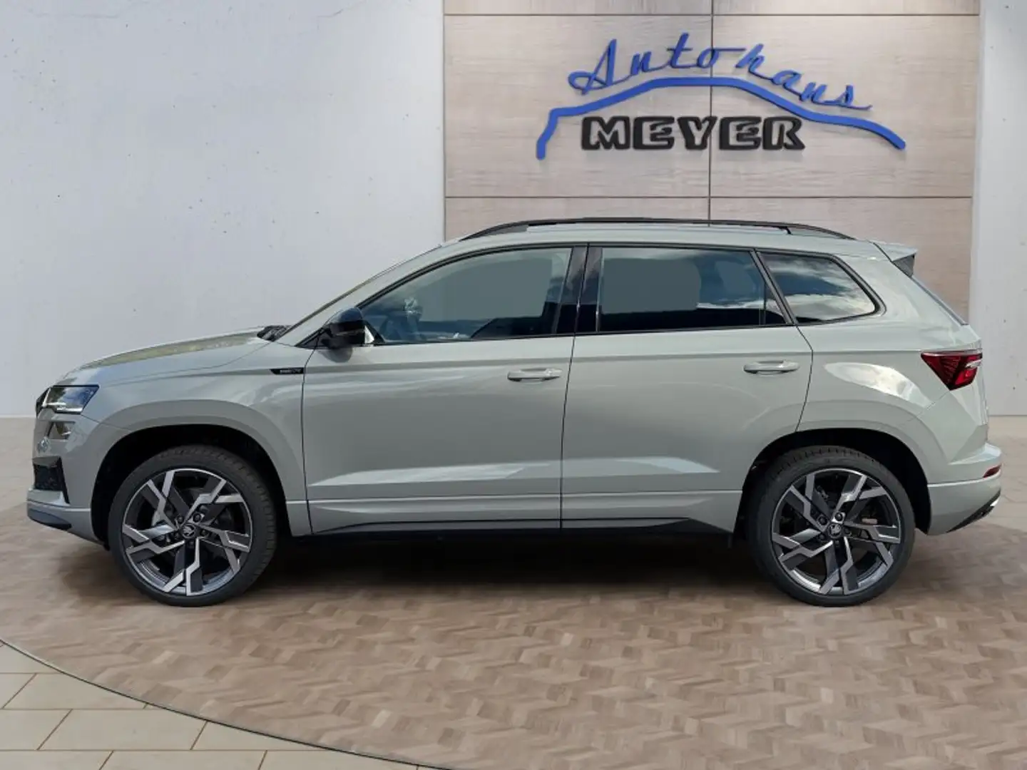 Skoda Karoq Sportline 1,5TSI DSG 4*J.Gar/Pano/aAHK/Matrix/Navi Grigio - 2