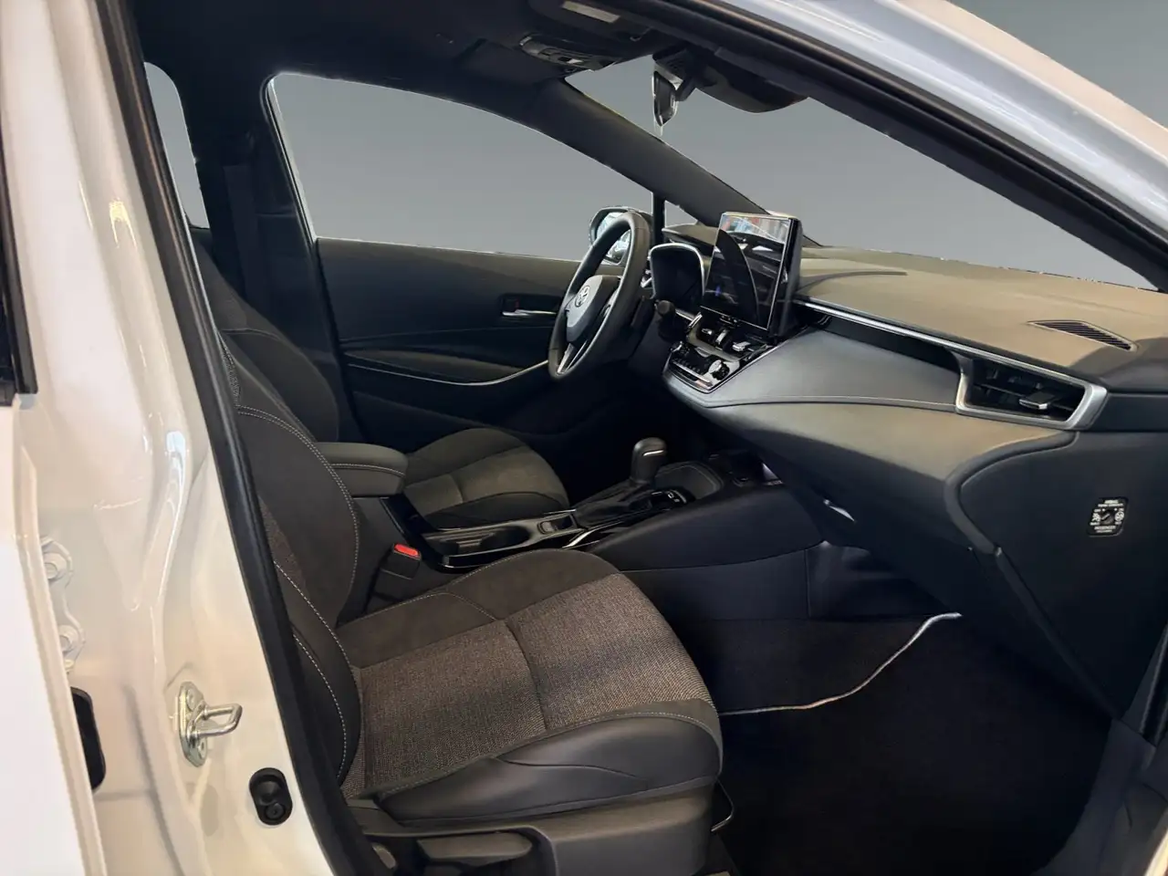 Toyota Corolla Touring Sports 2.0 Hybrid Teamplayer NEU 16