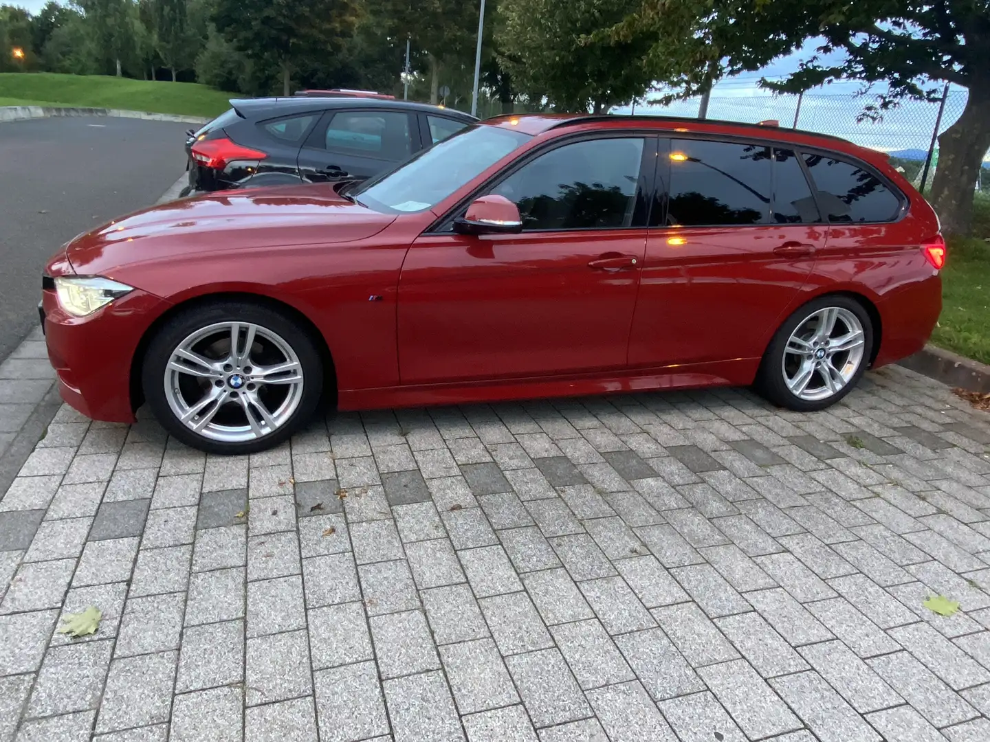 BMW 318 318i Touring M Sport Rouge - 2