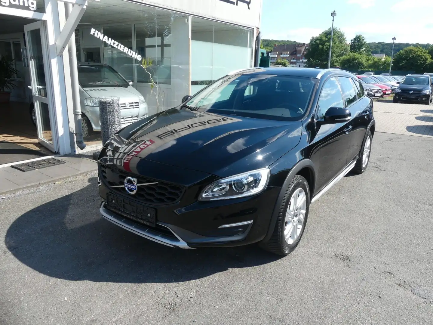 Volvo V60 Cross Country Momentum Schwarz - 2