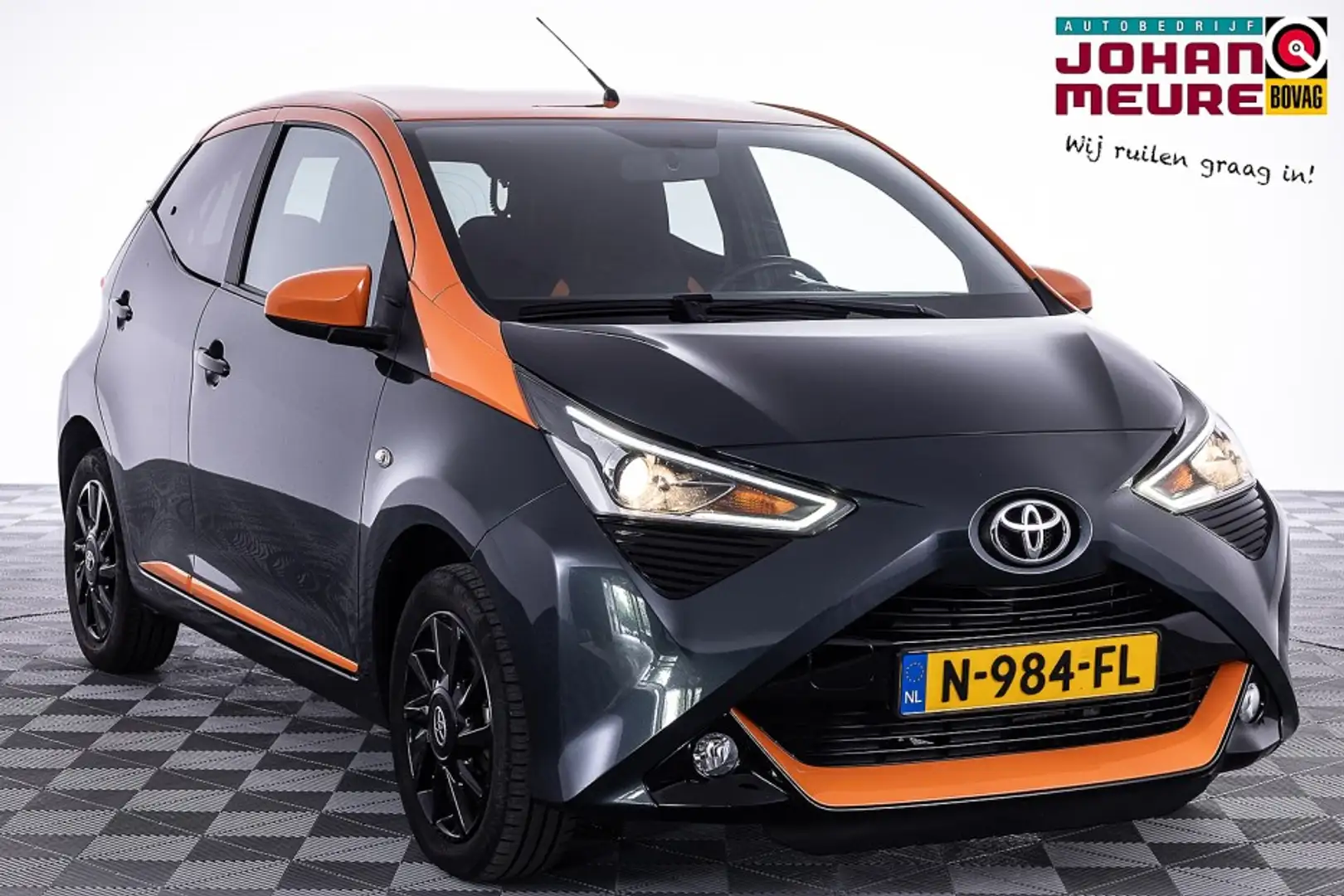 Toyota Aygo 1.0 VVT-i x-JBL ✅ 1e Eigenaar Grijs - 1