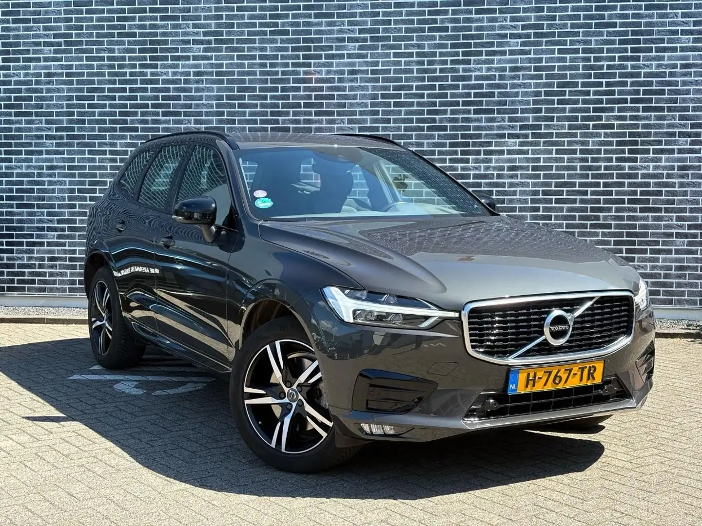 Volvo XC60 2.0 B5 R-Design Gris - 2