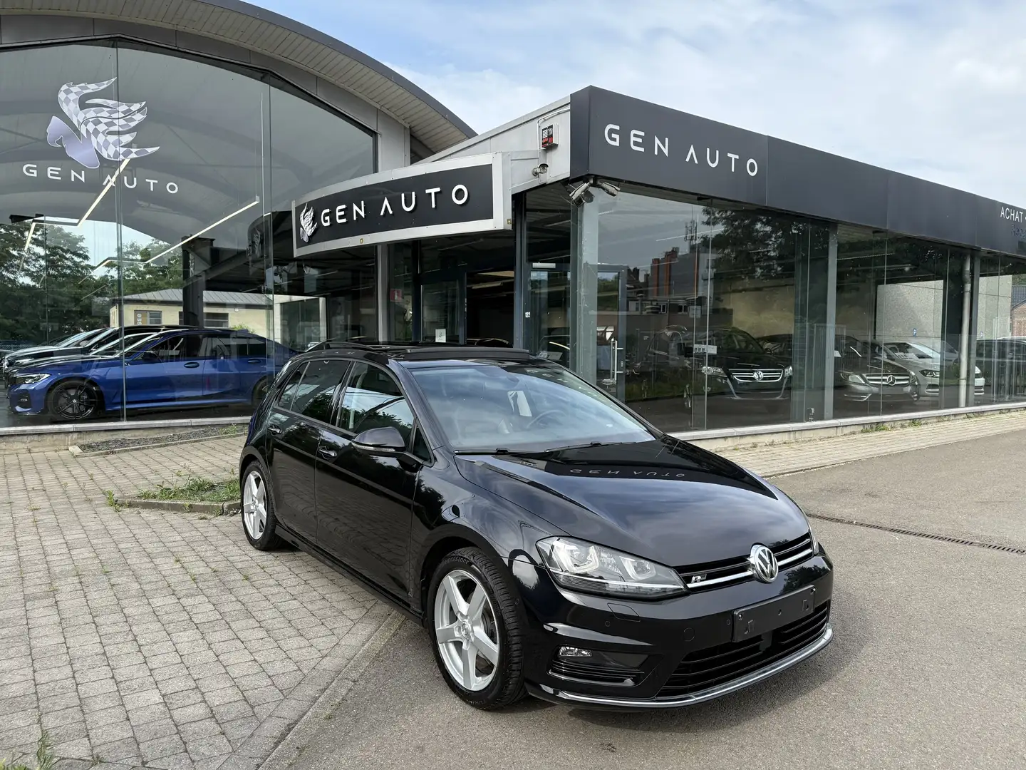 Volkswagen Golf 1.2 TSI R-Line Automatique DSG Toit Ouvrant Pano. Černá - 1