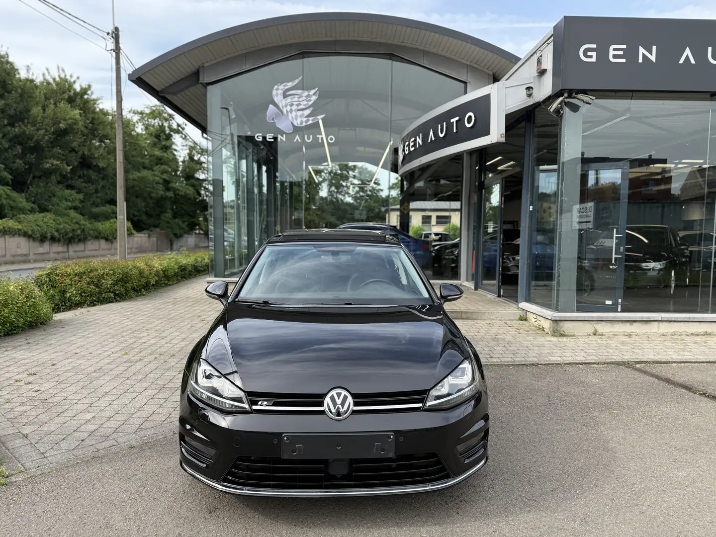 Volkswagen Golf 1.2 TSI R-Line Automatique DSG Toit Ouvrant Pano. Černá - 2