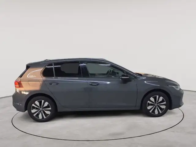 Volkswagen Golf view 3
