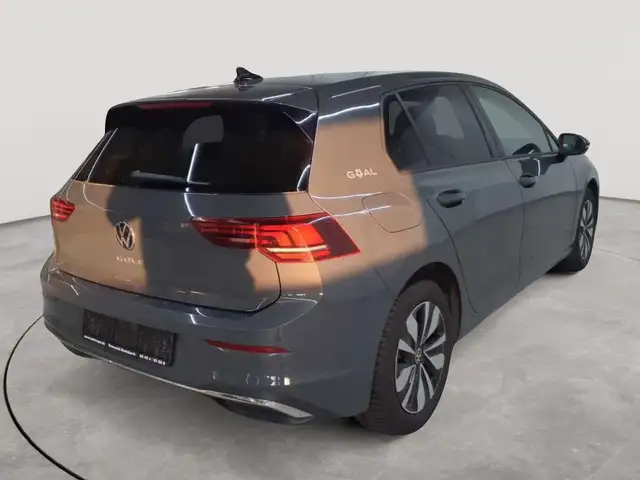 Volkswagen Golf view 4
