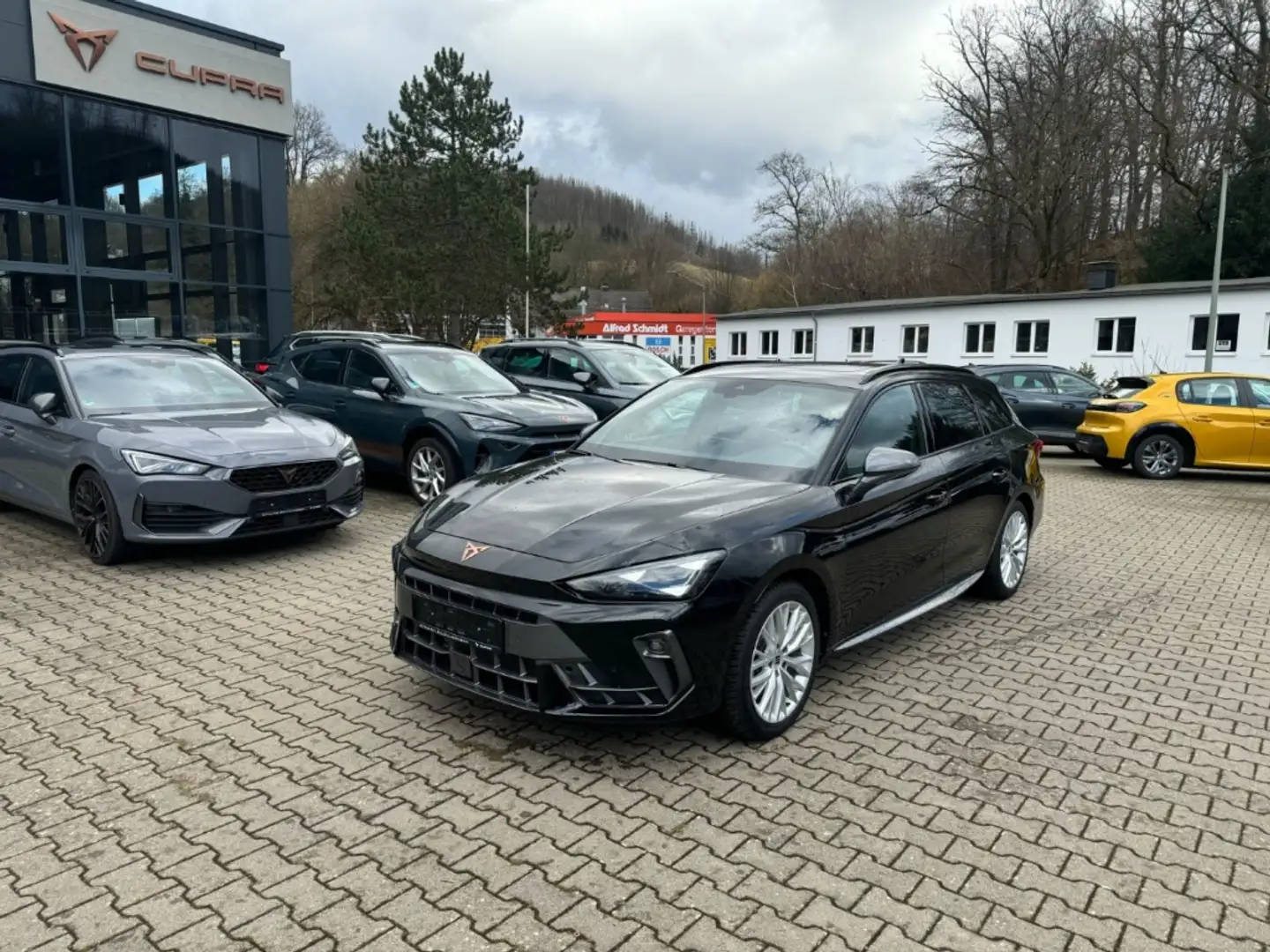 CUPRA Leon Sportstourer 1.5 TSI 150 PS 7-Gang DSG Noir - 2