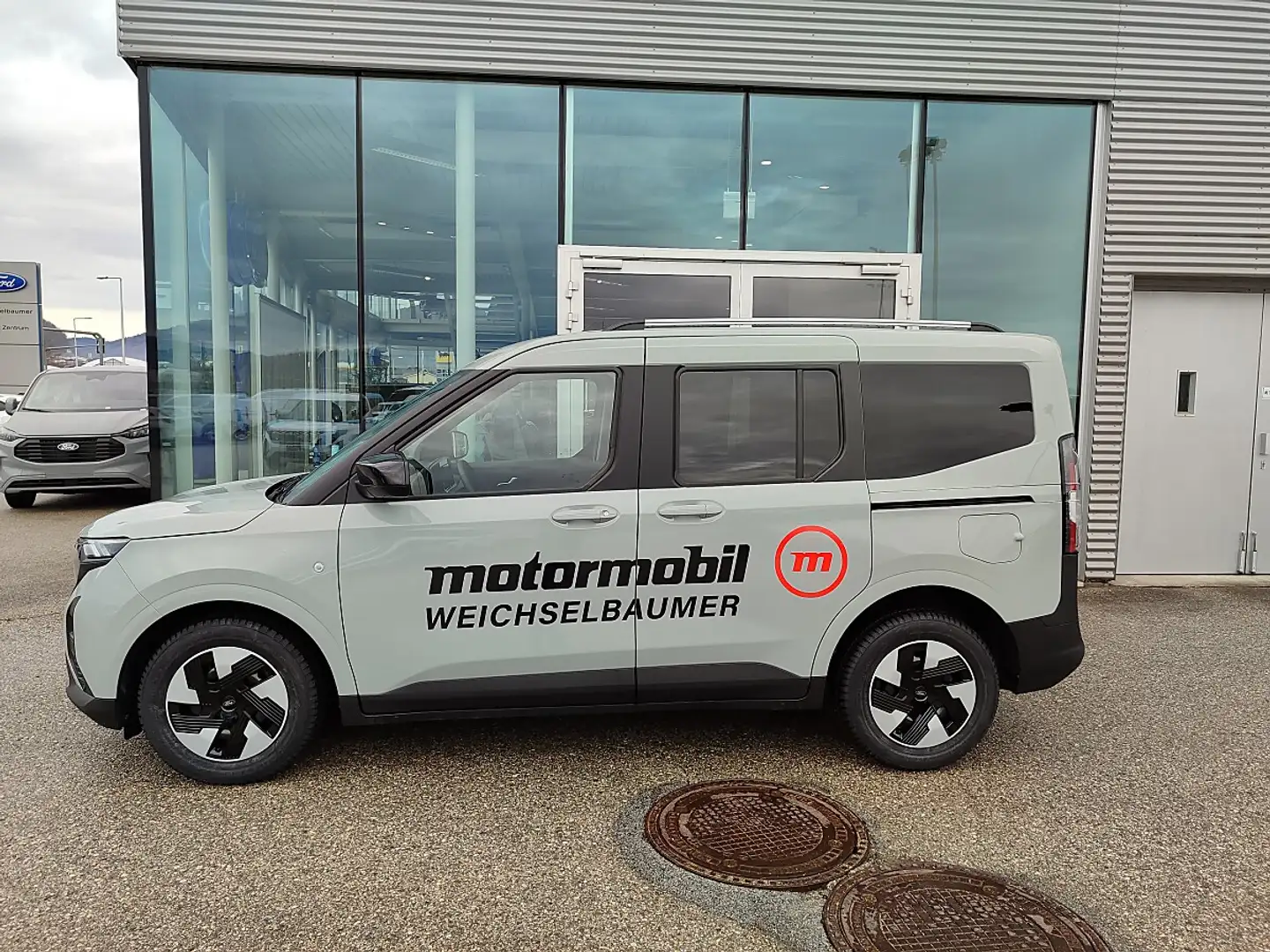 Ford Tourneo Courier 1,0 EcoBoost Titanium Grau - 2