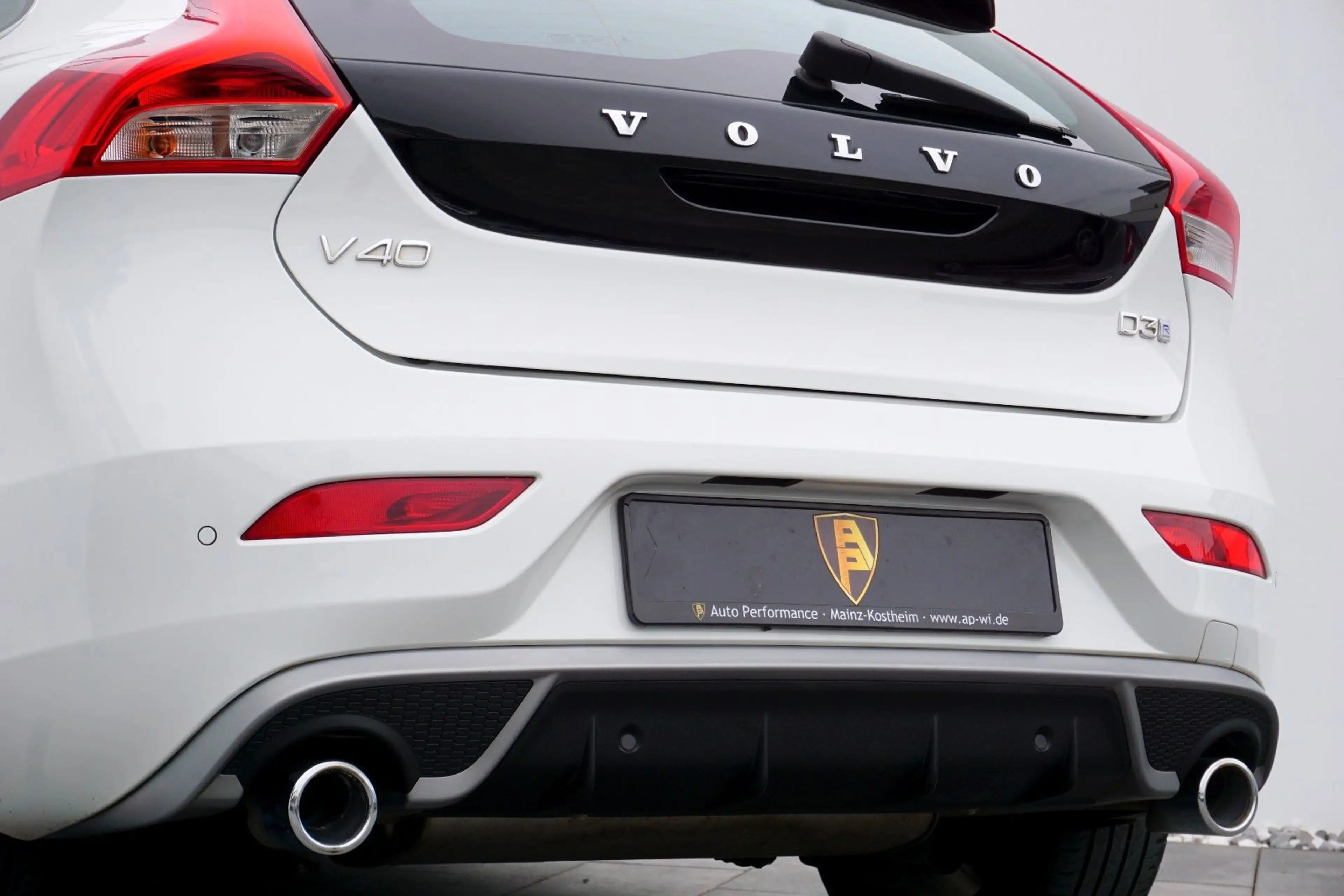 Volvo V40 *R-Design|LED|Totwinkel|NAVI|DIGI|SHZ|1.Hd — photo 12